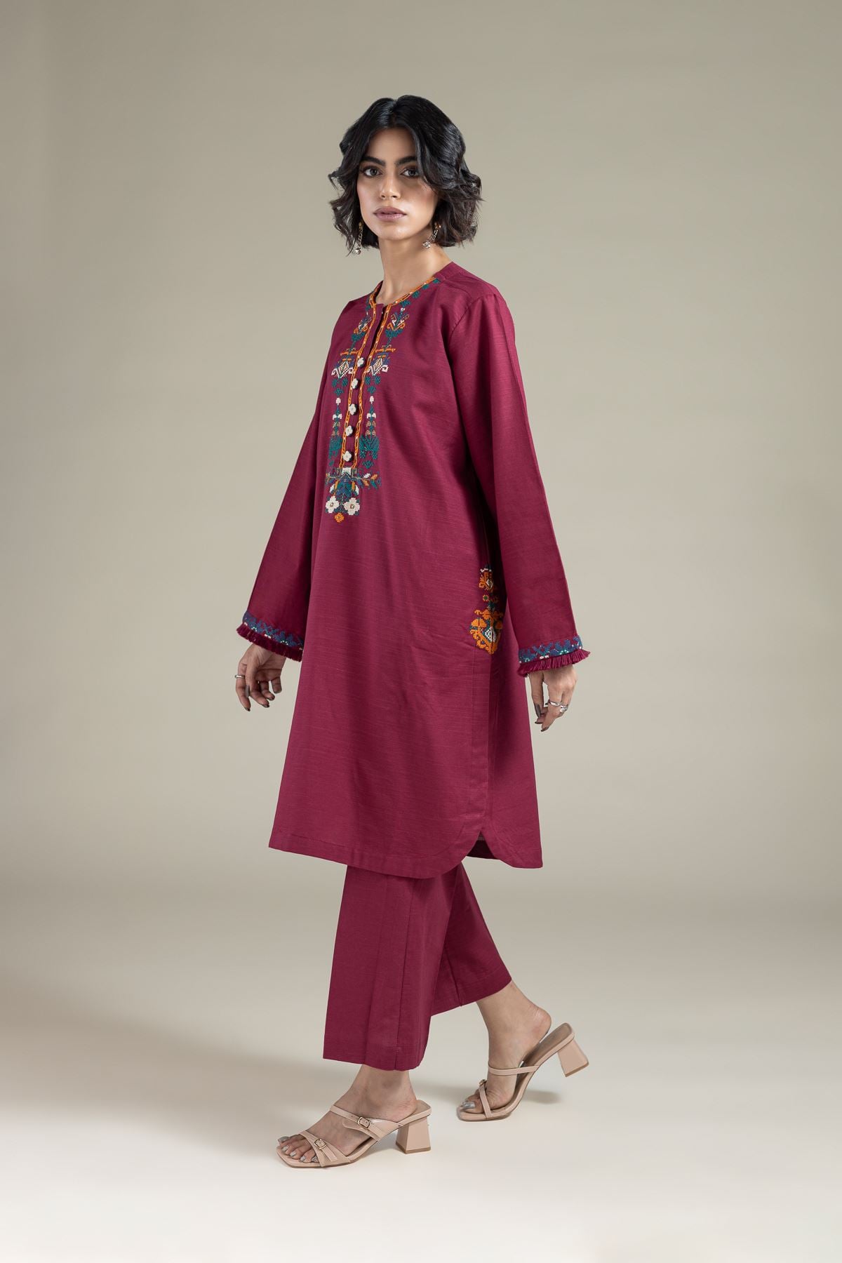 Embroidered Khaddar Kurta - 25-09-11E11-10TA-VG