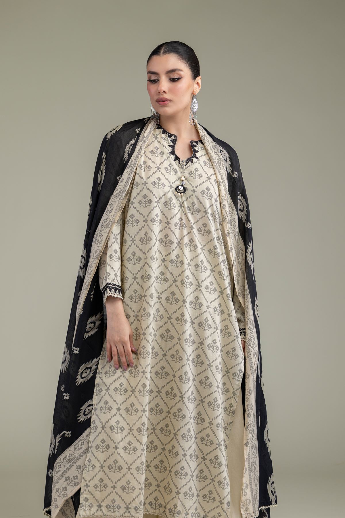 Embroidered Lawn Black Lawn Dupatta - 1-26-238-A-C1-VG