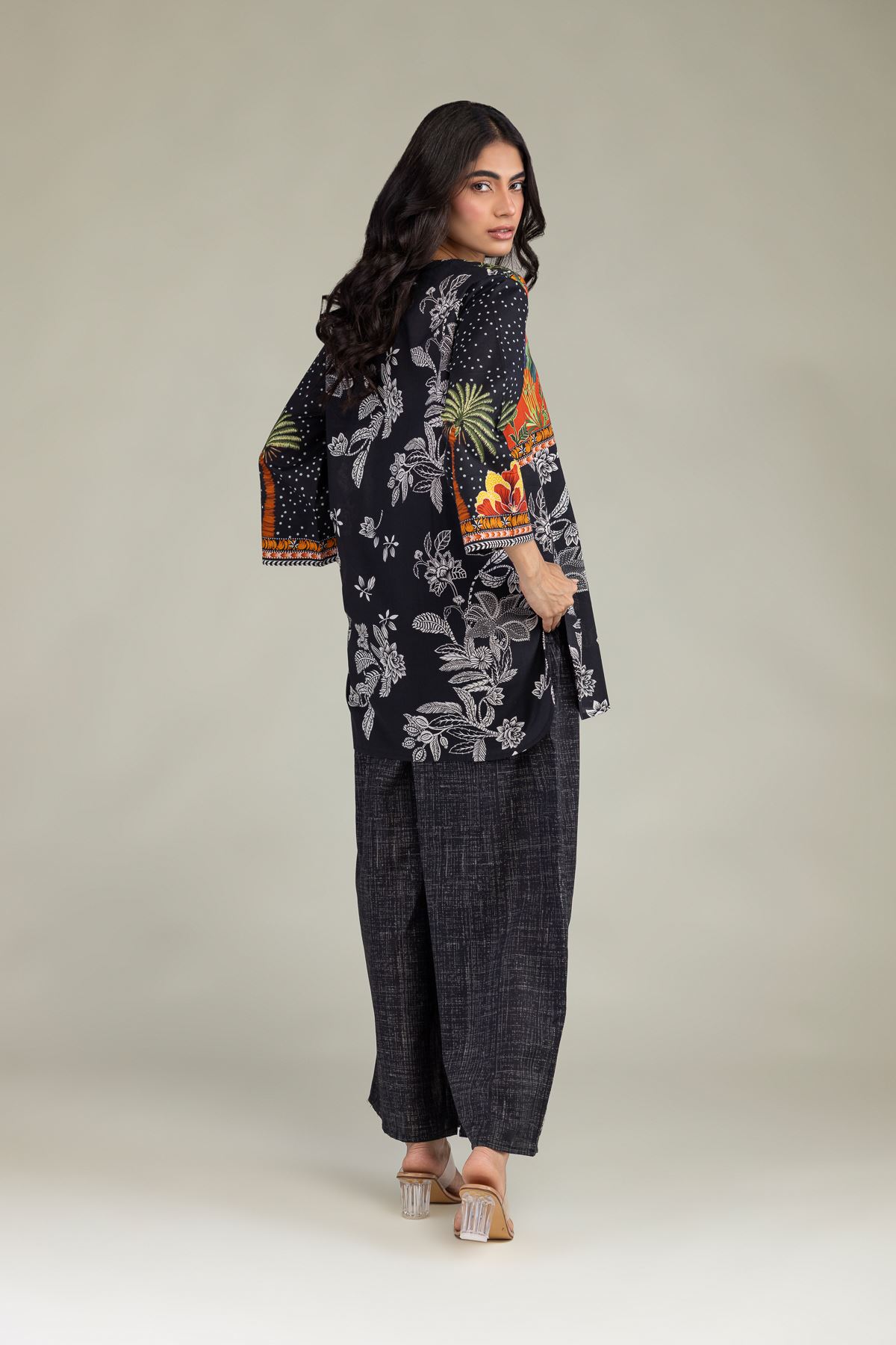 Printed Cambric V-Neck Floral Blouse - 3-26-201-A-A1-VG