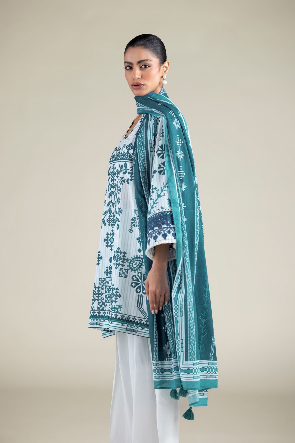 Embroidered Lawn Fabrics 3 Piece - A11-26-116FG1-VG