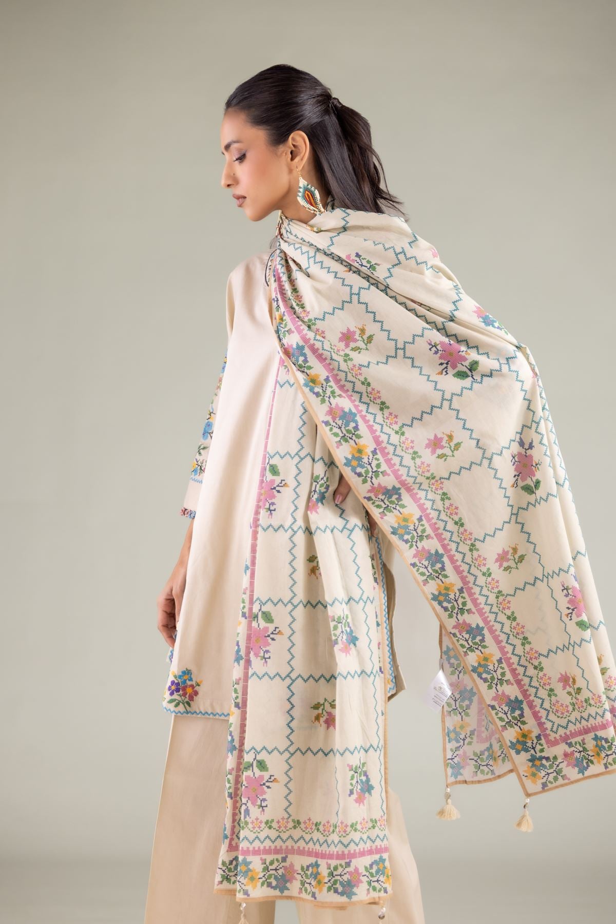 Embroidered Cambric Floral Threadwork Kurta - 1-26-125-A-D-VG