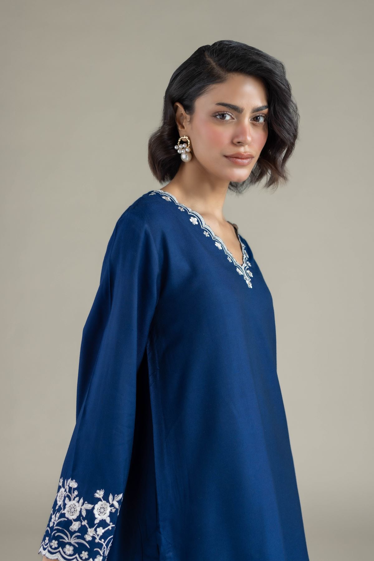 Embroidered Heavy Blended Viscose Floral Scalloped Kurta - 25-10-11E12-03TB-VG