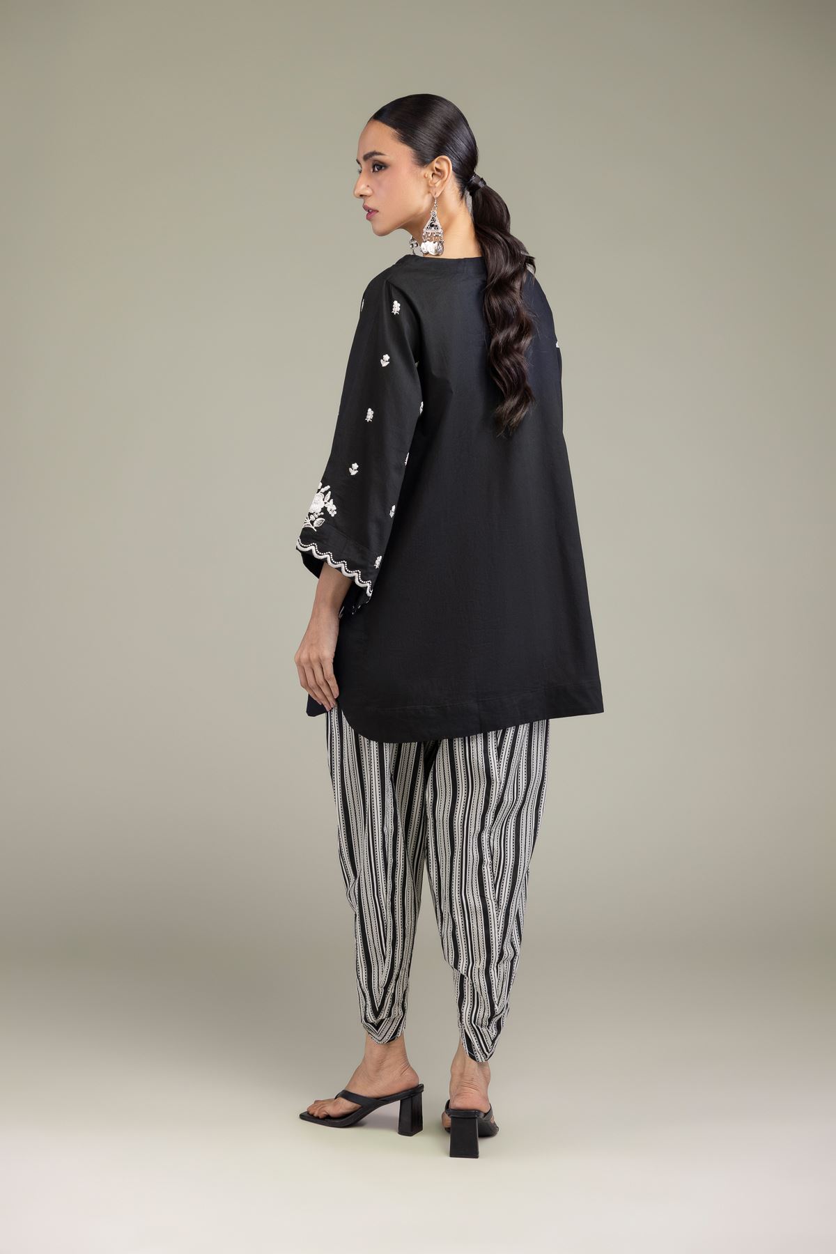 Embroidered Cambric Black V-Neck Kurta - 1-26-206-A-F1-VG
