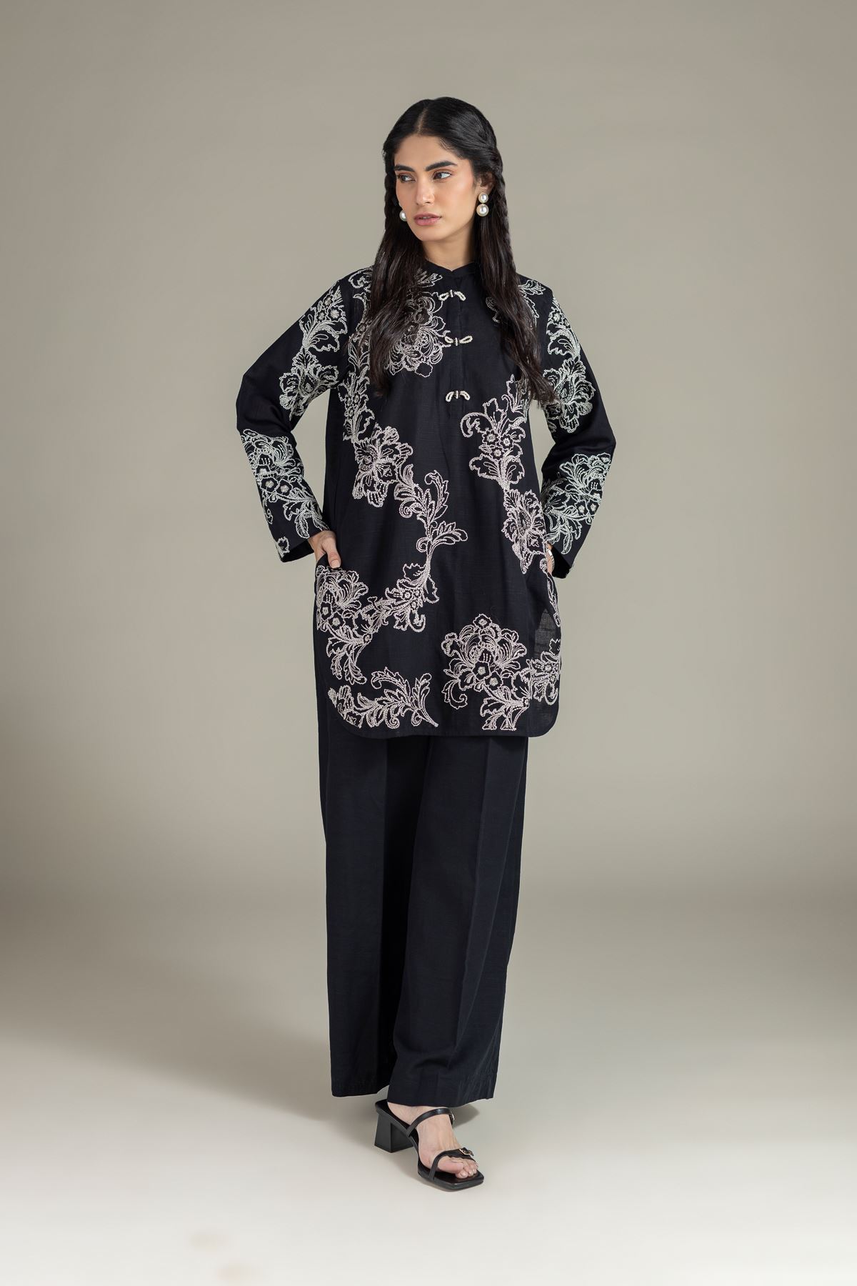 Embroidered Khaddar Kurta - 25-10-12E3-07TA-VG
