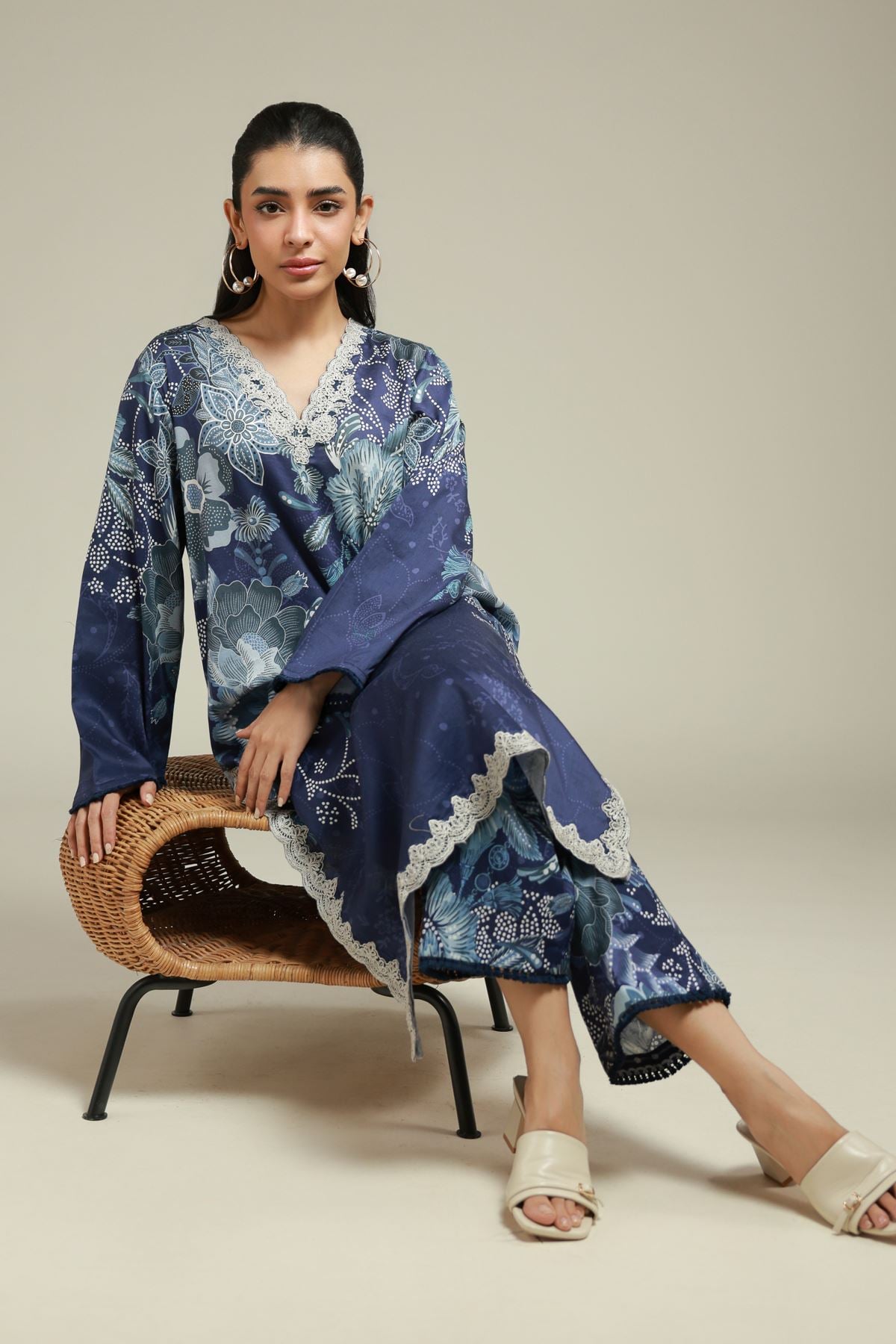 Embroidered Satin 2-Piece Tailored Set - T-A33-26-104FD1-VG
