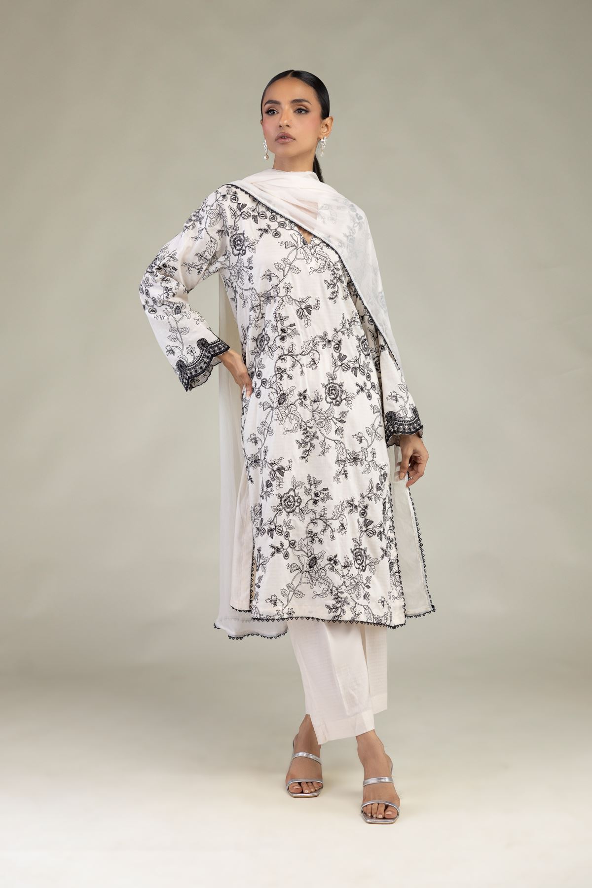 Embroidered Dobby White Tailored 3-Piece - 1-26-224-B-H2-VG