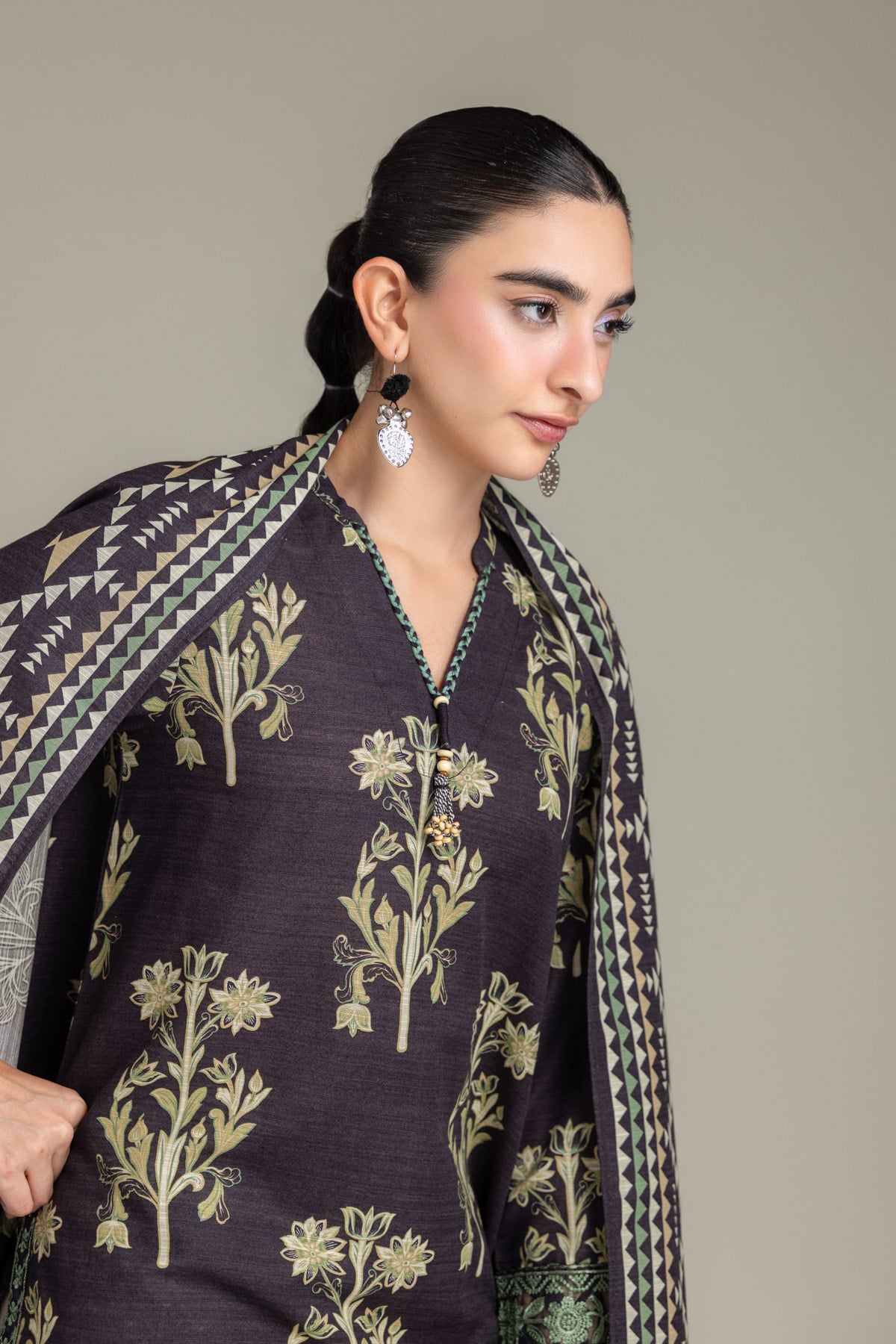 Embroidered Light Khaddar Fabrics 3 Piece - 2-26-202-A-D-VG
