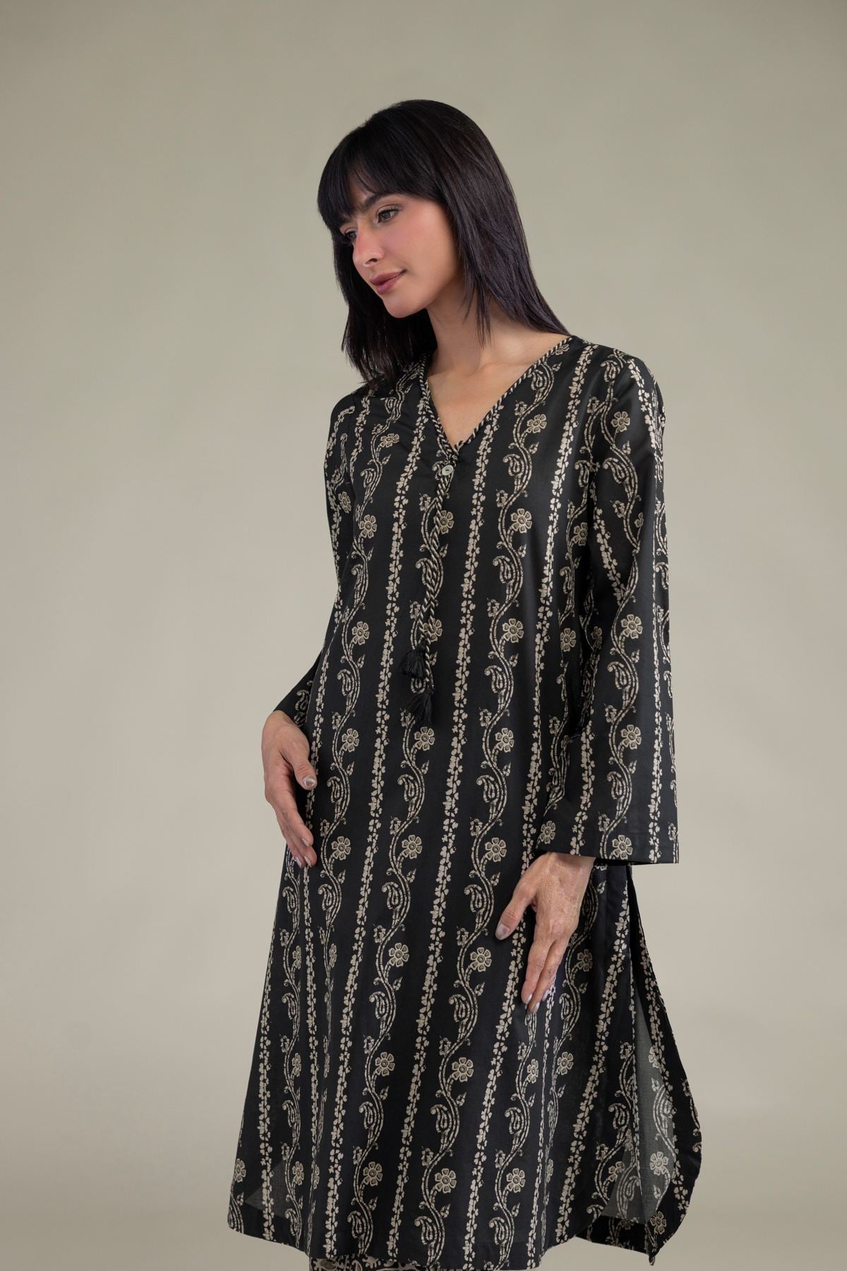 Printed Cambric Black V-Neck Kurta - T-A11-26-105FJ1-VG