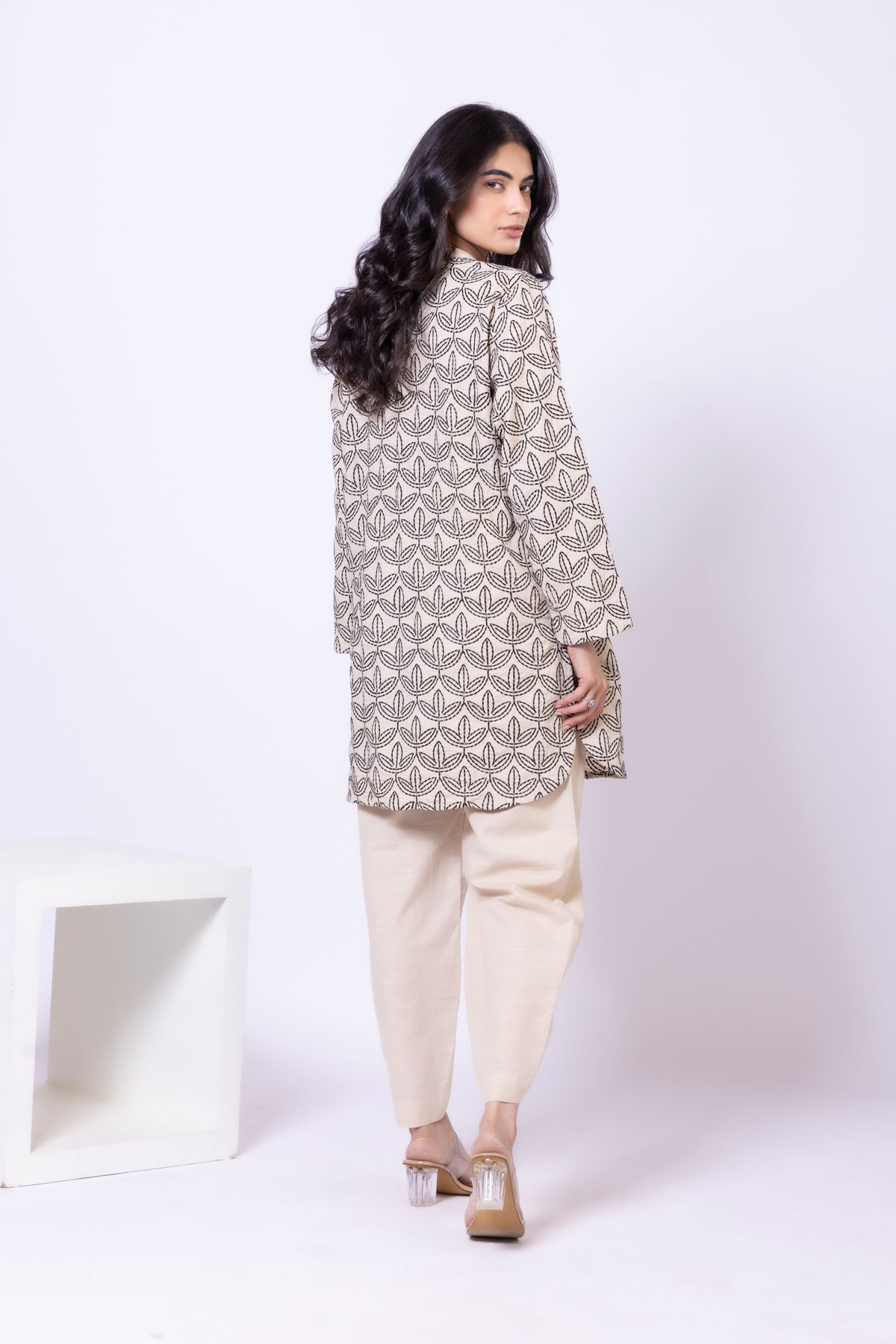 Embroidered Khaddar Kurta - 25-10-11E8-11TB-VG