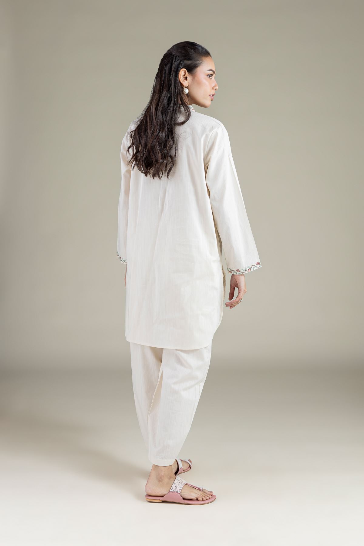 Embroidered Textured Cambric Floral V-Neck Kurta - 25-00-X2-05TA-VG
