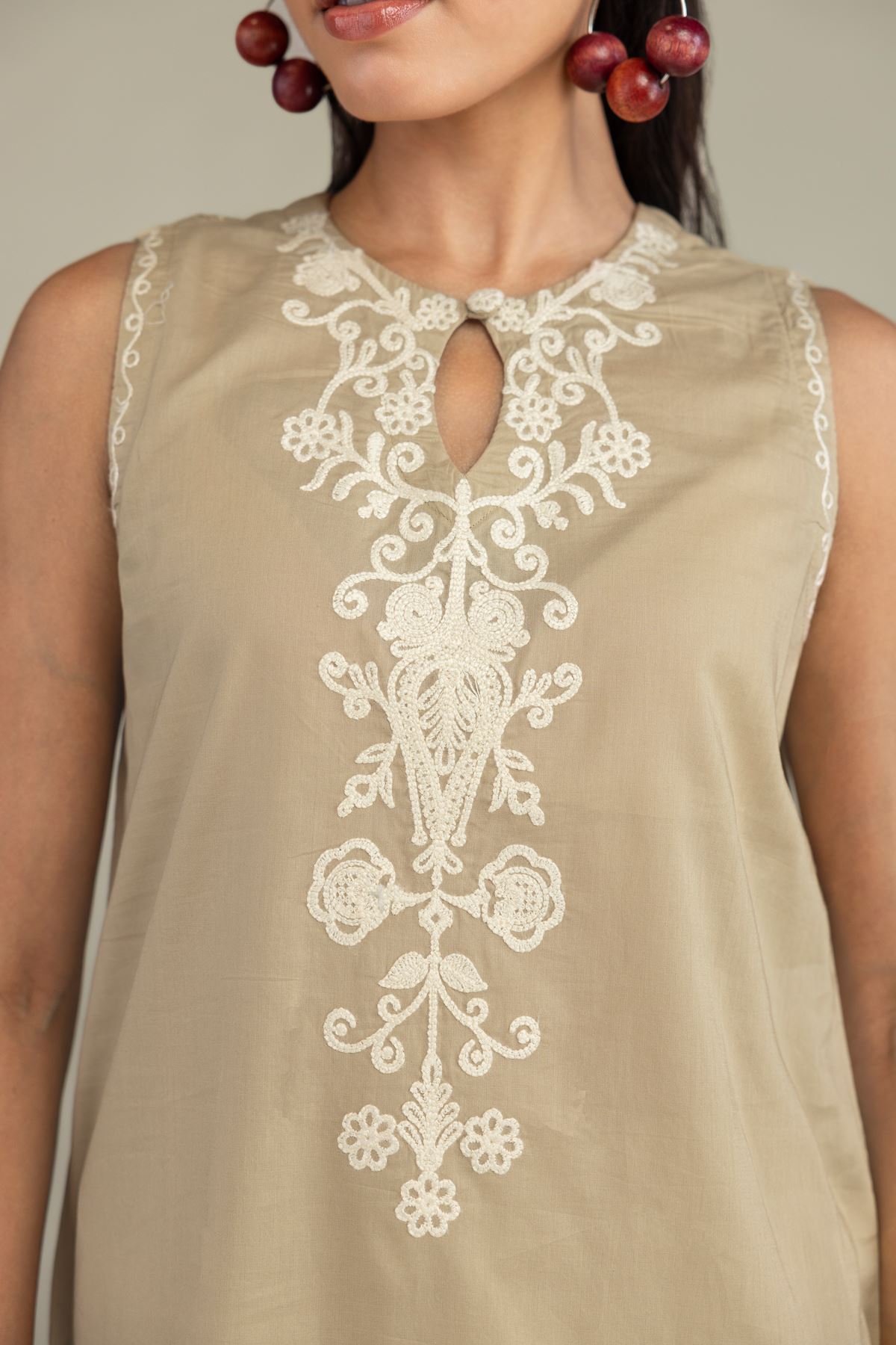 Embroidered Cambric Beige Sleeveless Kurta - 2-26-304-B-D1-VG