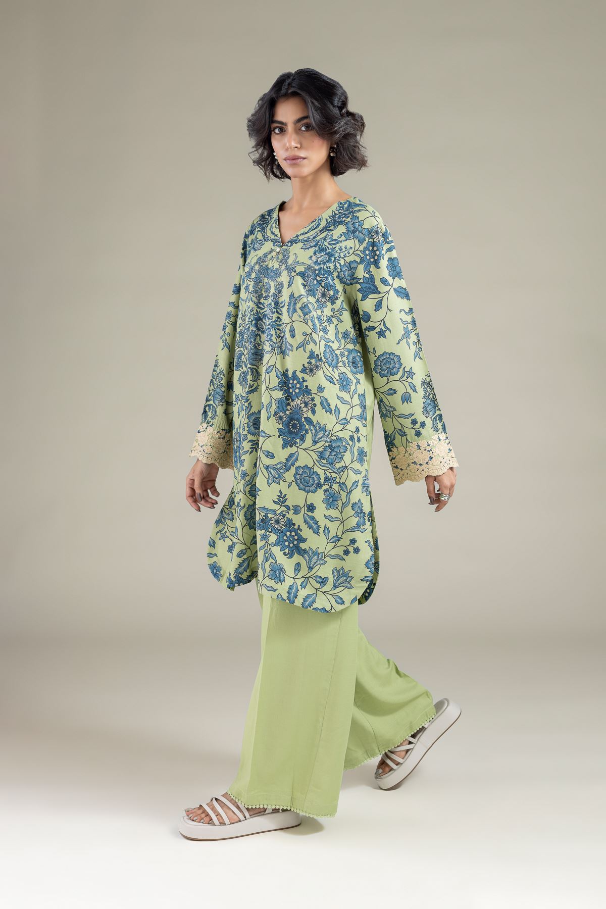 Embroidered Raw Silk Kurta - 25-10-11E6-01TA-VG