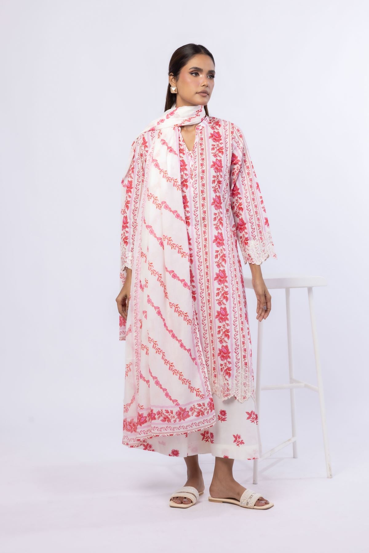 Embroidered Cambric Kurta - 25-08K3-06TA-VG