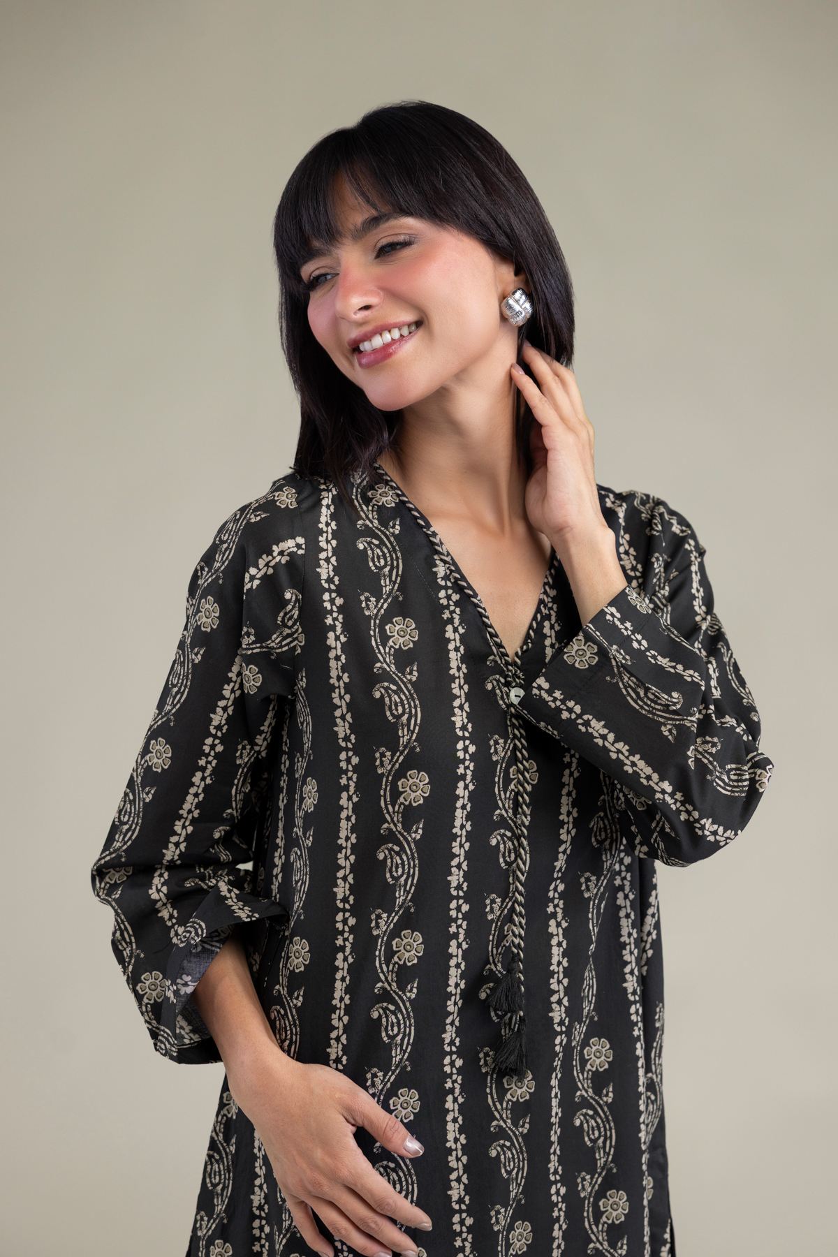 Printed Cambric Black V-Neck Kurta - T-A11-26-105FJ1-VG