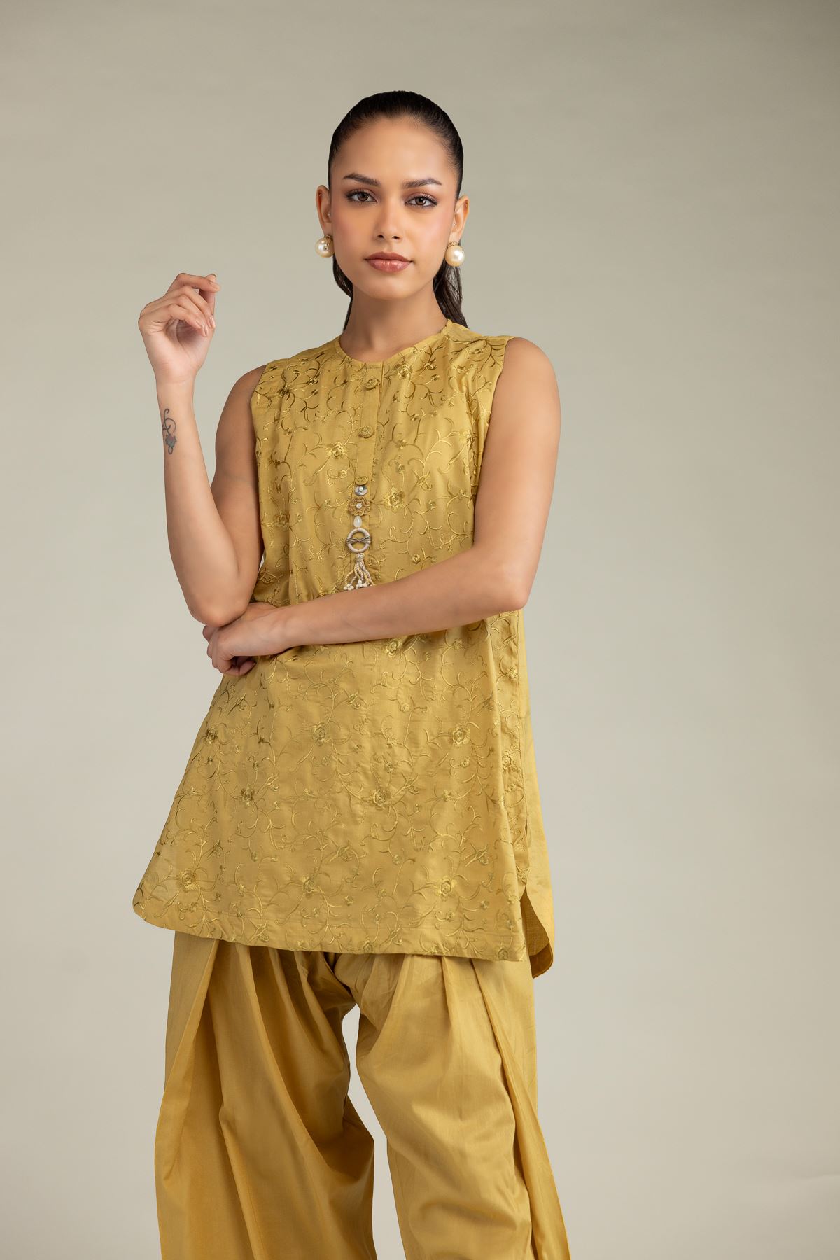 Embroidered Cambric Floral Sleeveless Kurta - 1-26-328-B-F1-VG