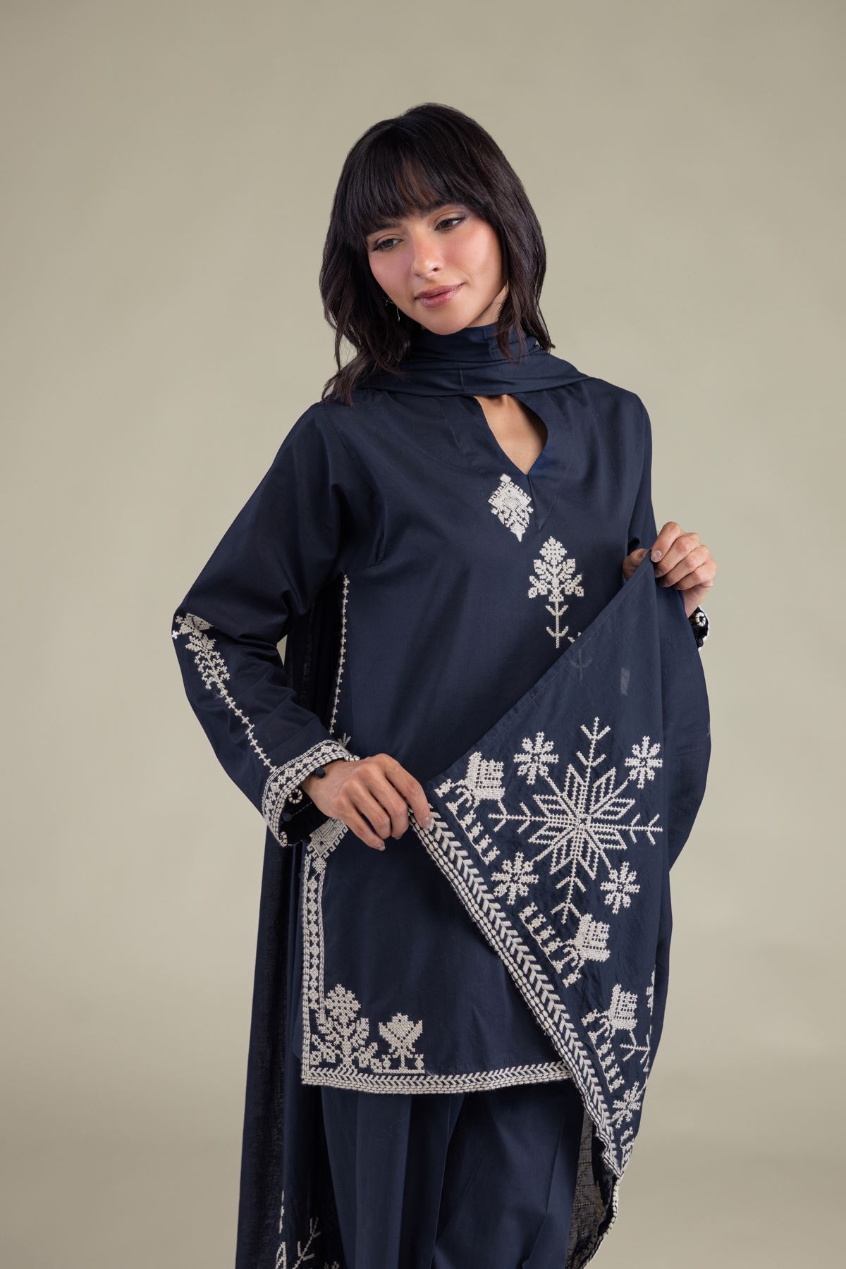 Embroidered Lawn Lawn Threadwork Dupatta - 1-26-231-A-I1-VG