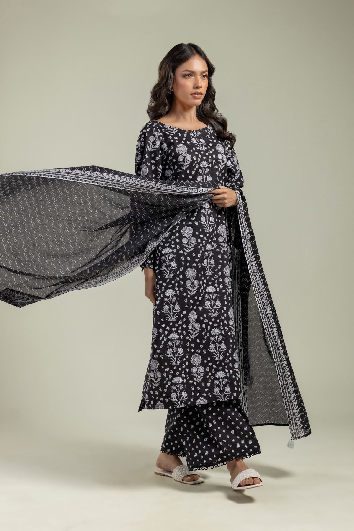 Printed Lawn Black Lawn Dupatta - 1-26-208-A-H2-VG