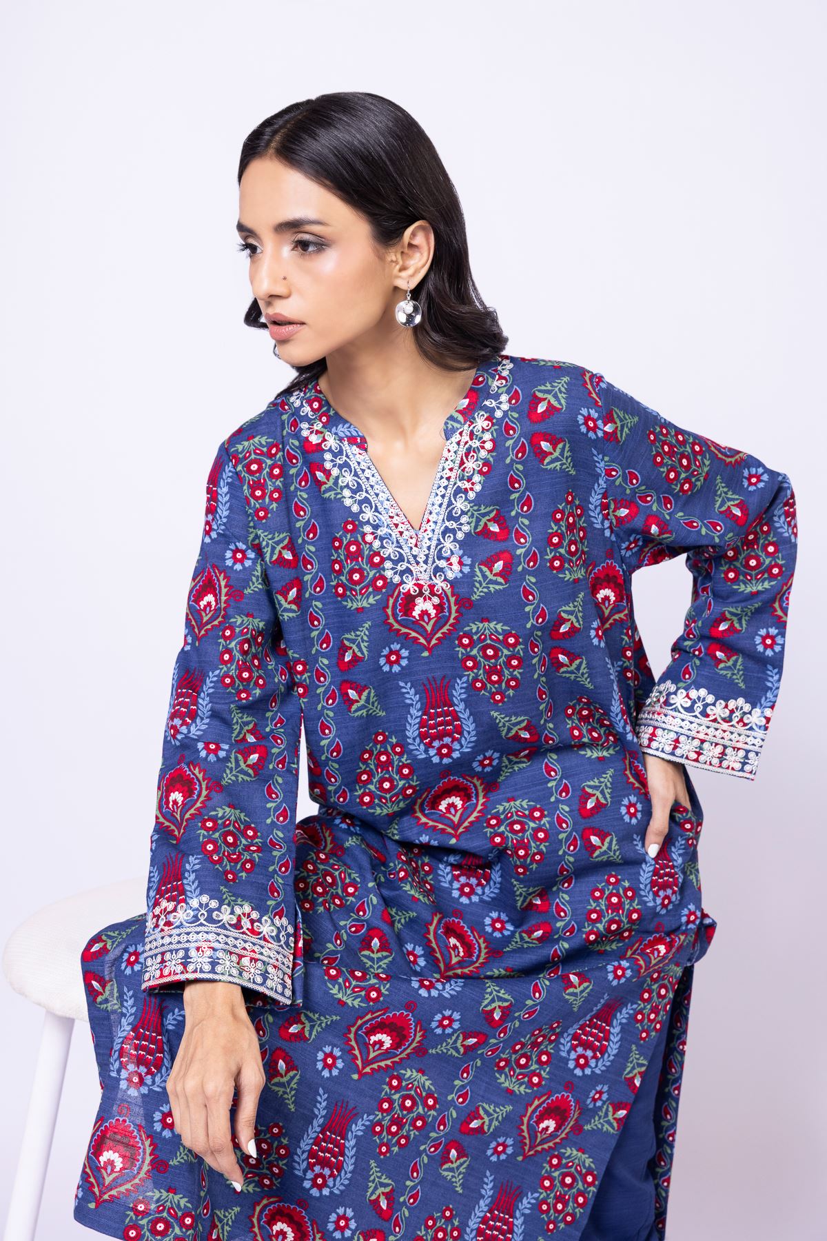 Embroidered Khaddar Kurta - 25-09-11E11-02TB-VG