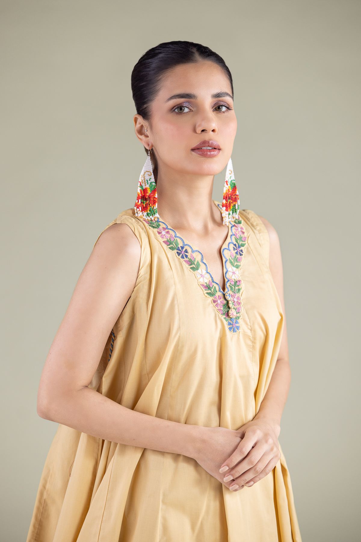 Embroidered Cambric Floral Sleeveless Kurta - 1-26-101-A-D-VG
