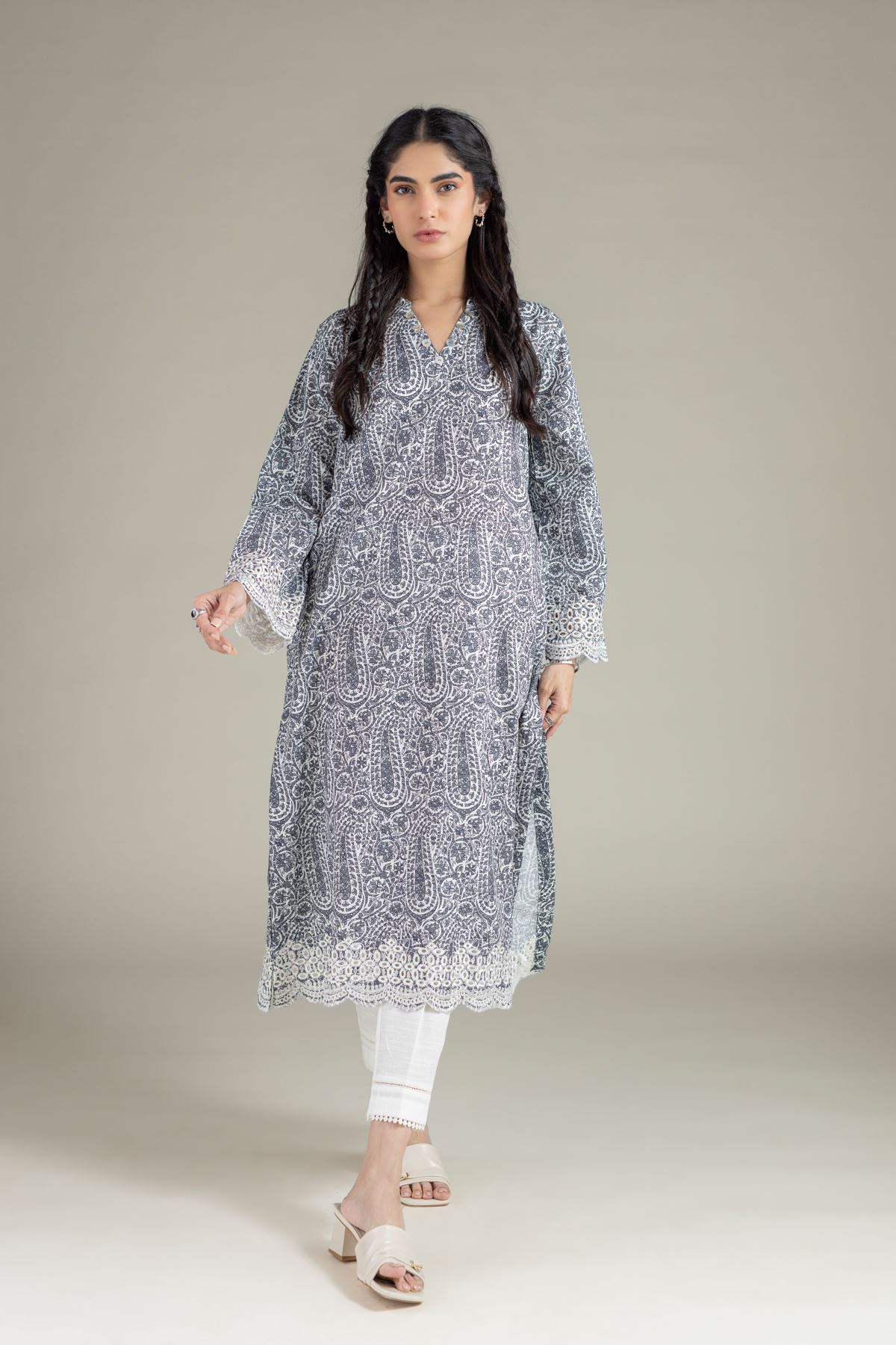 Embroidered Khaddar Kurta - 25-02E23-04TB-VG