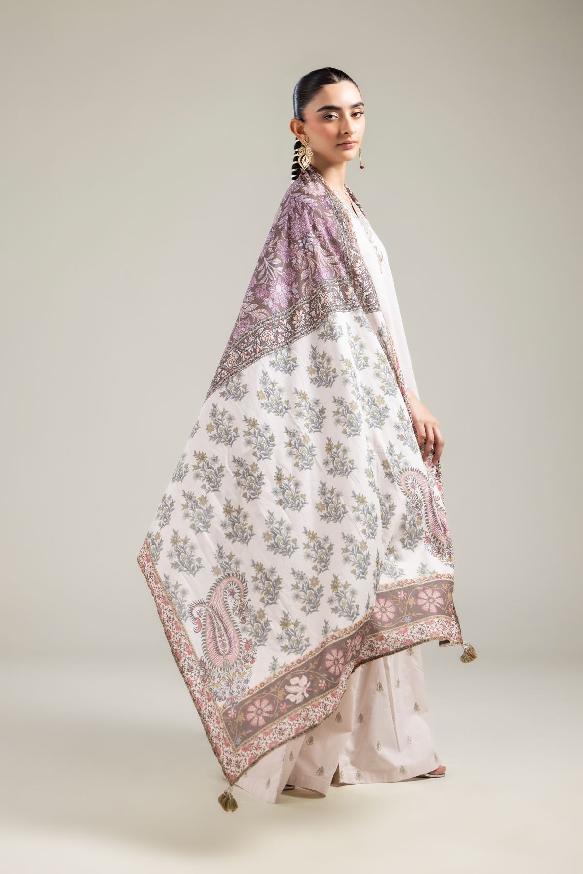 Embroidered Lawn Lawn Paisley Dupatta - 1-26-118-C-D-VG