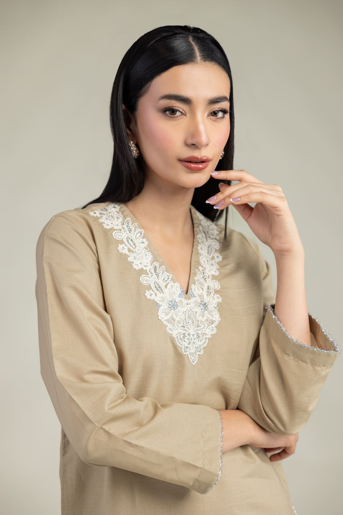 Embroidered Mesuri V-Neck Longline Kurta - 25-09-11E14-03TA-VG