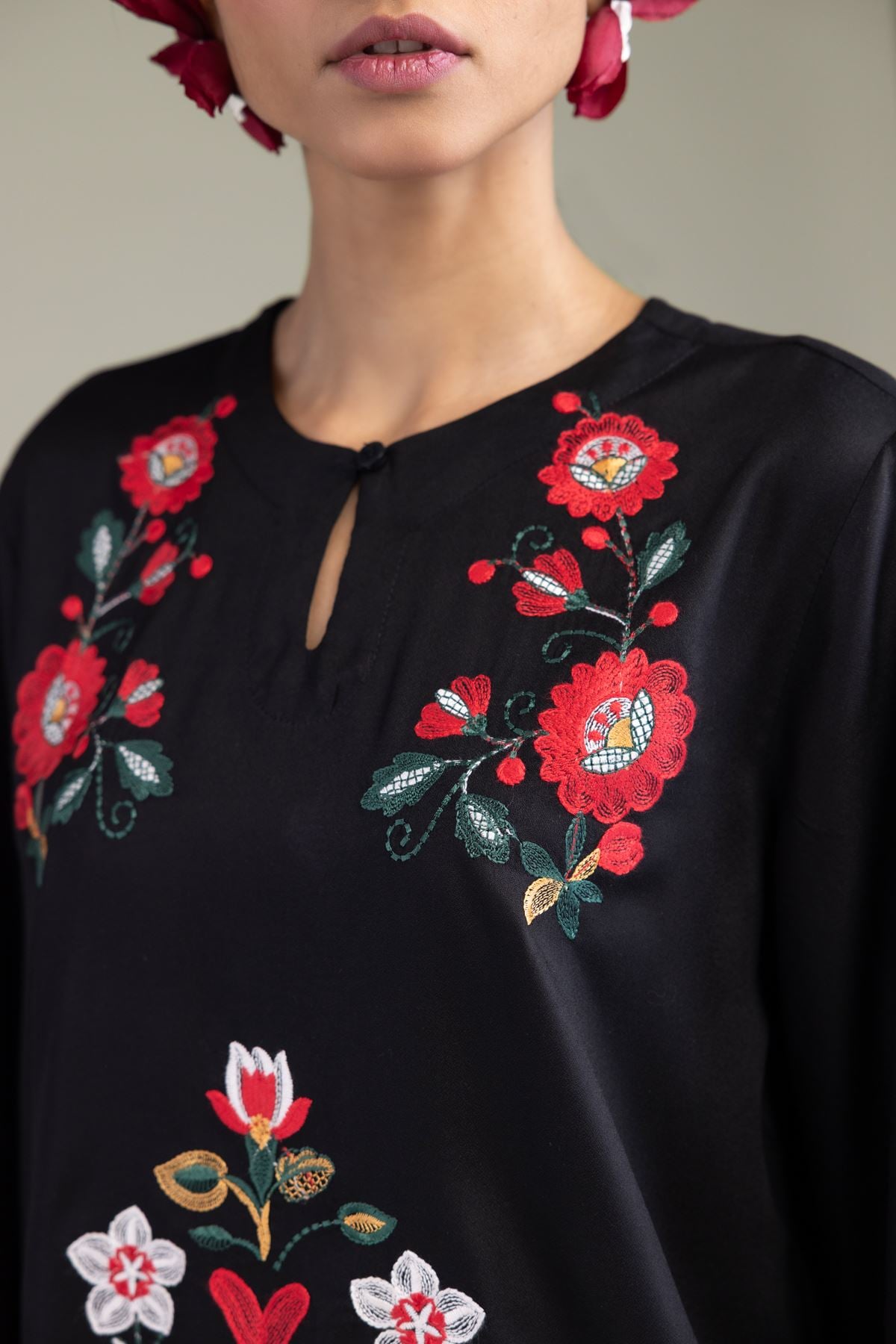 Embroidered Viscose Crepe Black Round-Neck Tunic - 6-26-202-A-G1-VG