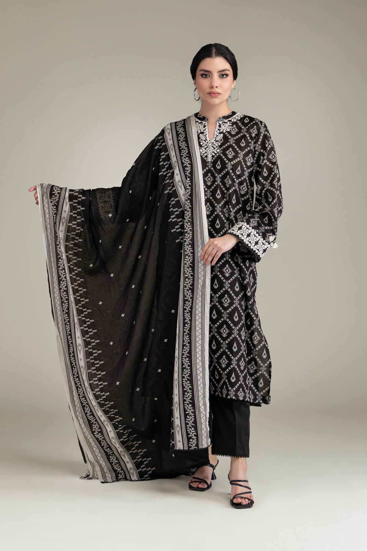 Embroidered Lawn Black Lawn Dupatta - 1-26-238-A-B1-VG