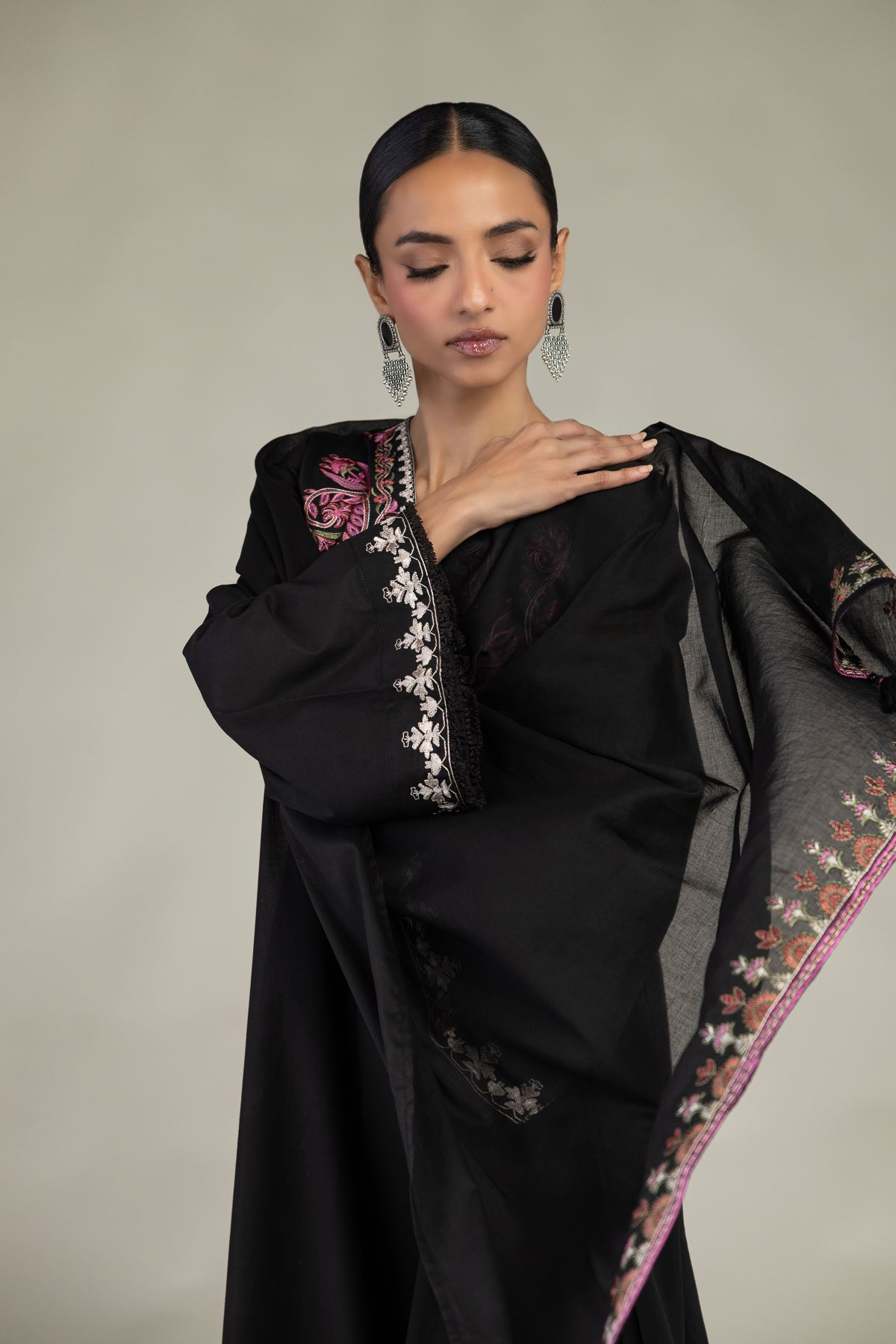 Embroidered Lawn Black Lawn Dupatta - 1-26-325-A-I1-VG