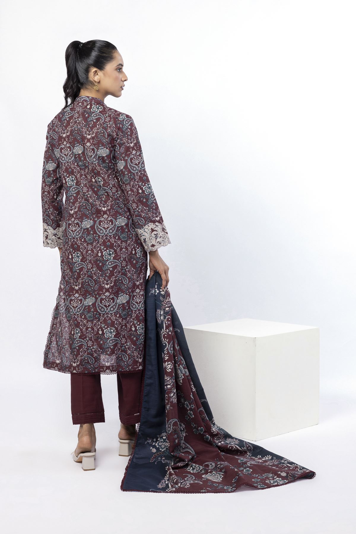 Embroidered Light Khaddar Fabrics 3 Piece - LKW62A-VG