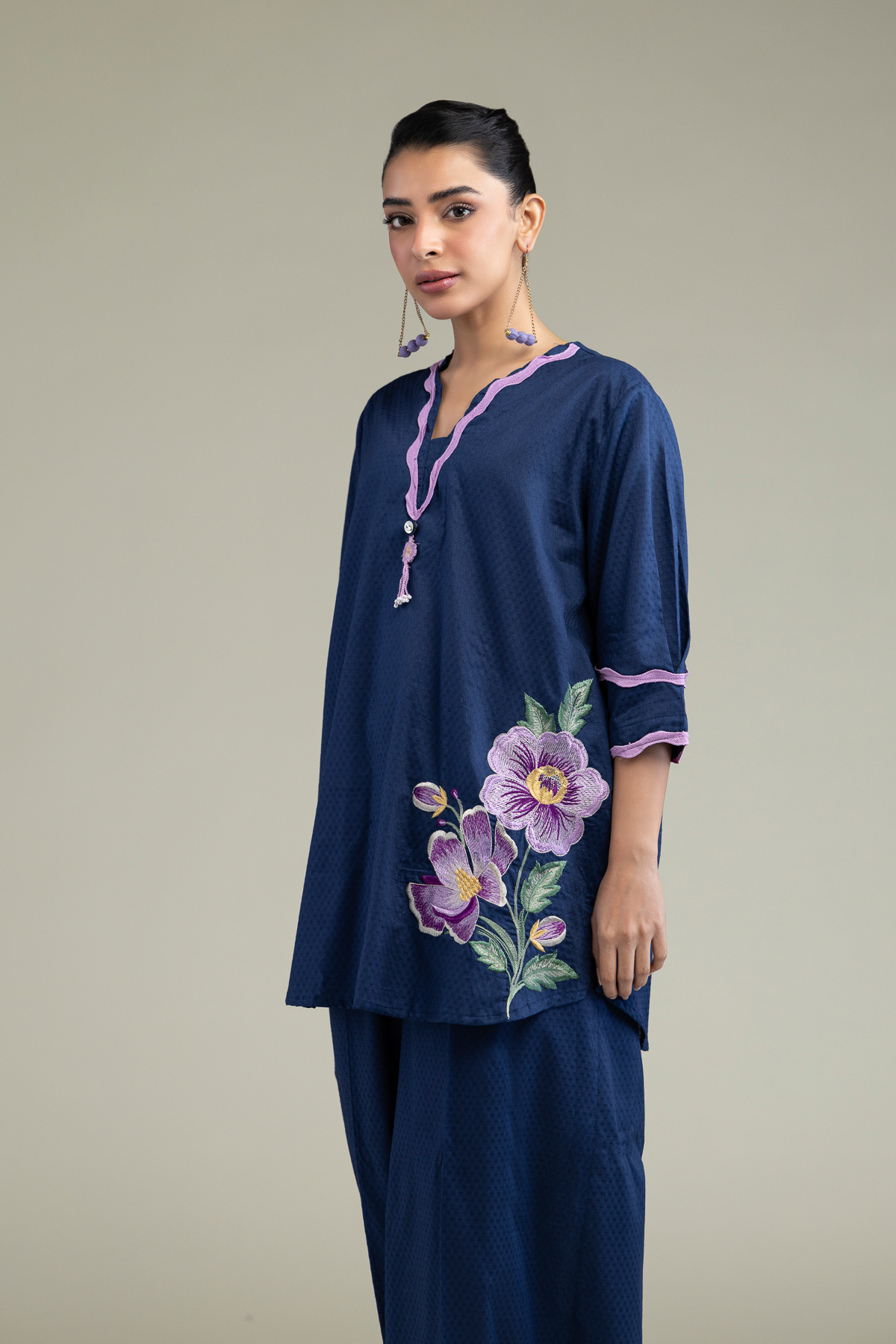 Embroidered Cotton Dobby Floral V-Neck Kurta - 1001941051