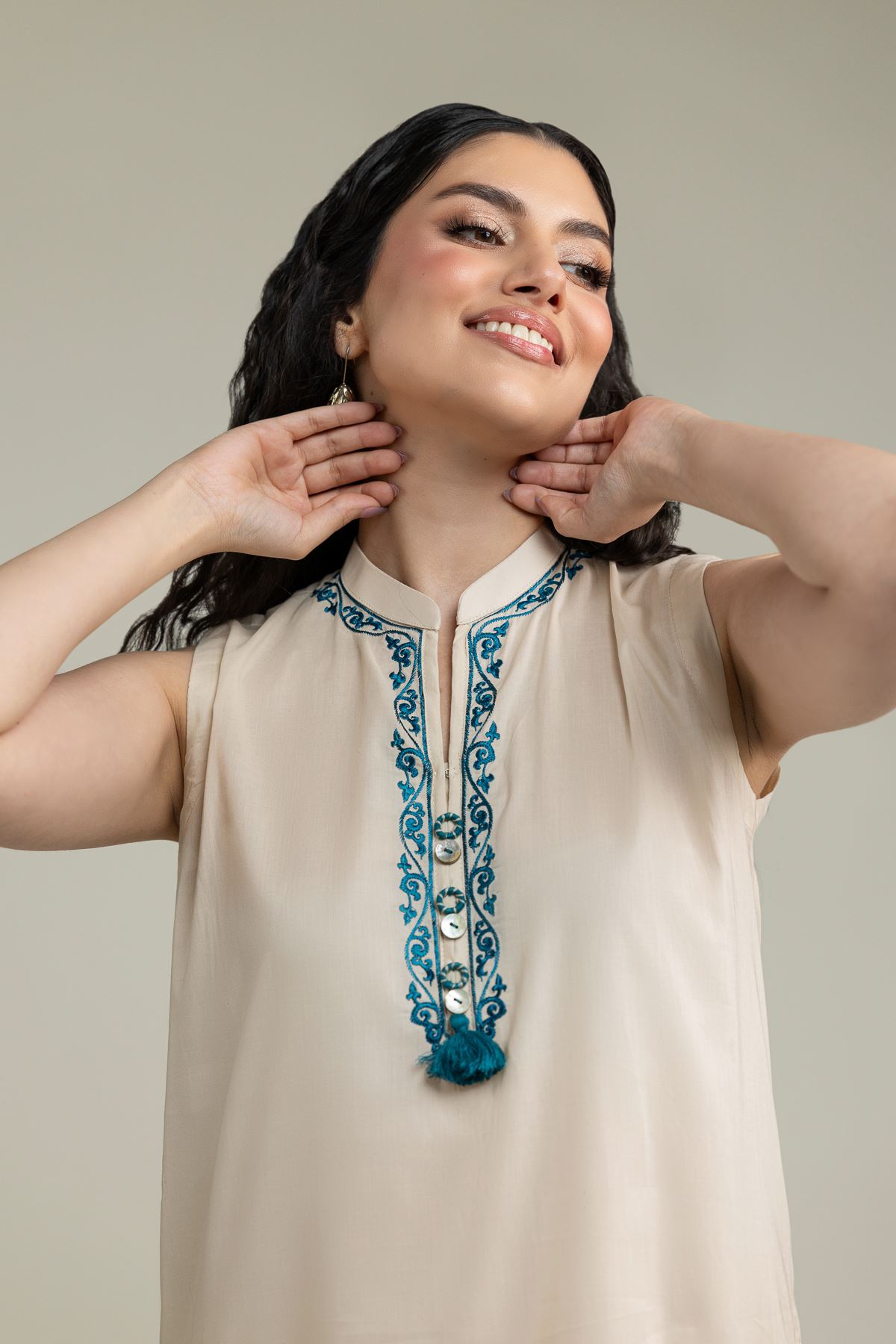 Embroidered Cambric Floral Sleeveless Kurta - 1-26-231-A-F1-VG