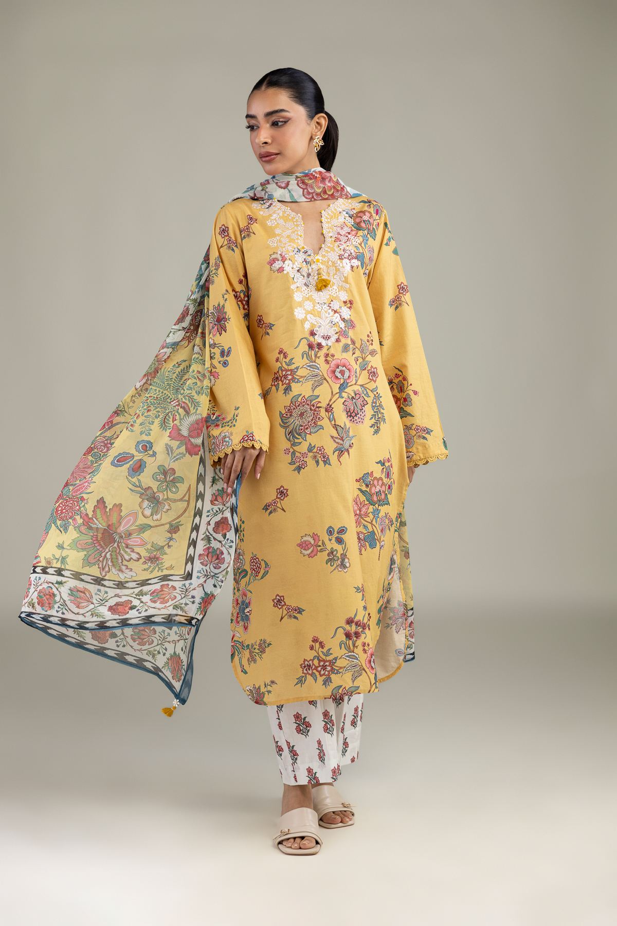 Embroidered Textured Lawn 3-Piece Tailored Lawn - T-A22-26-207FB1-VG
