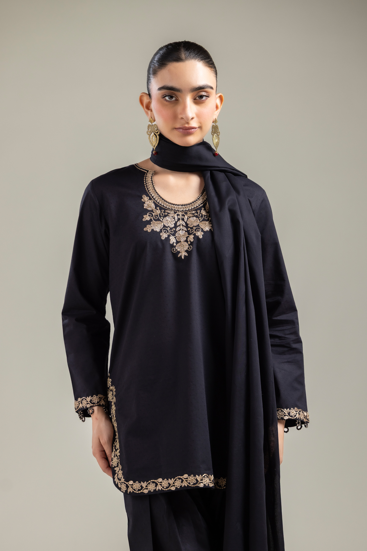 Embroidered Lawn Black Lawn Dupatta - 1-26-121-A-B-VG