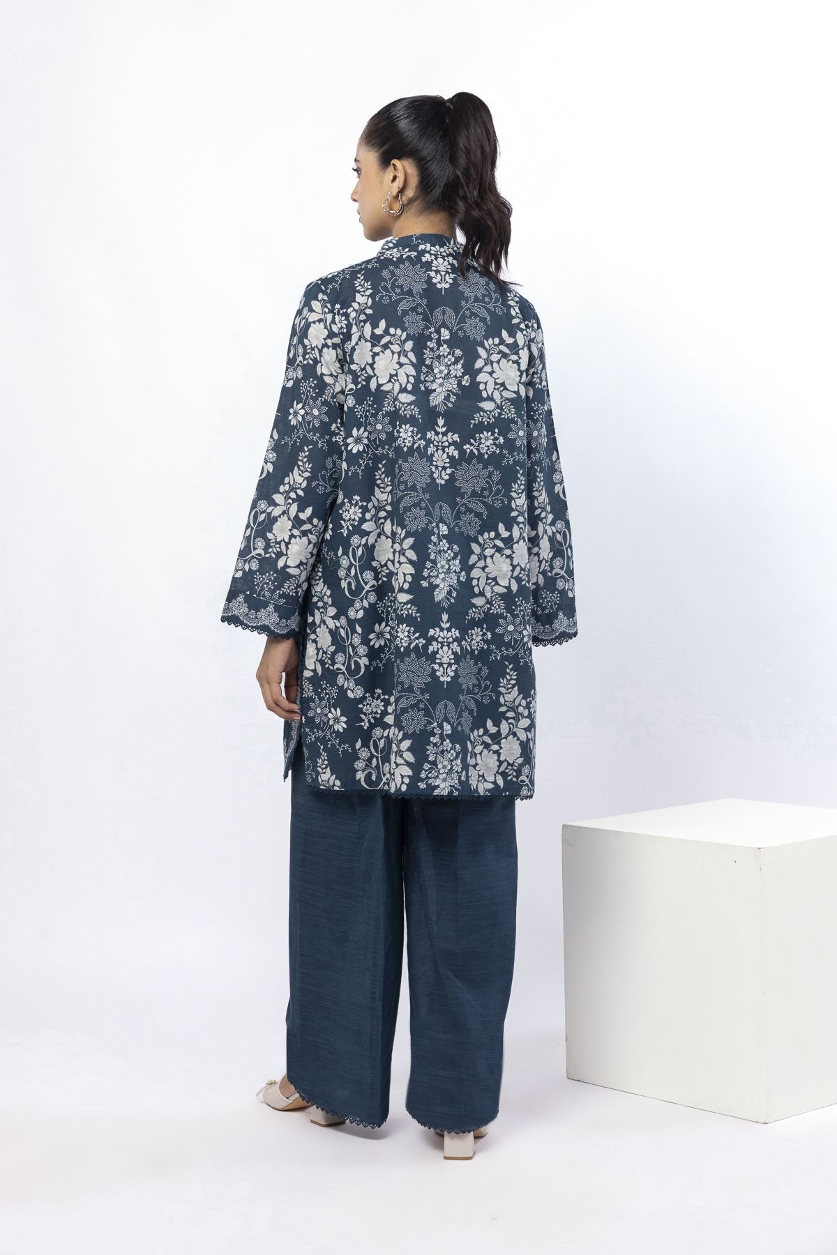 Embroidered Light Khaddar Tailored 2 Piece | Top and Bottom - KN25BST-VG