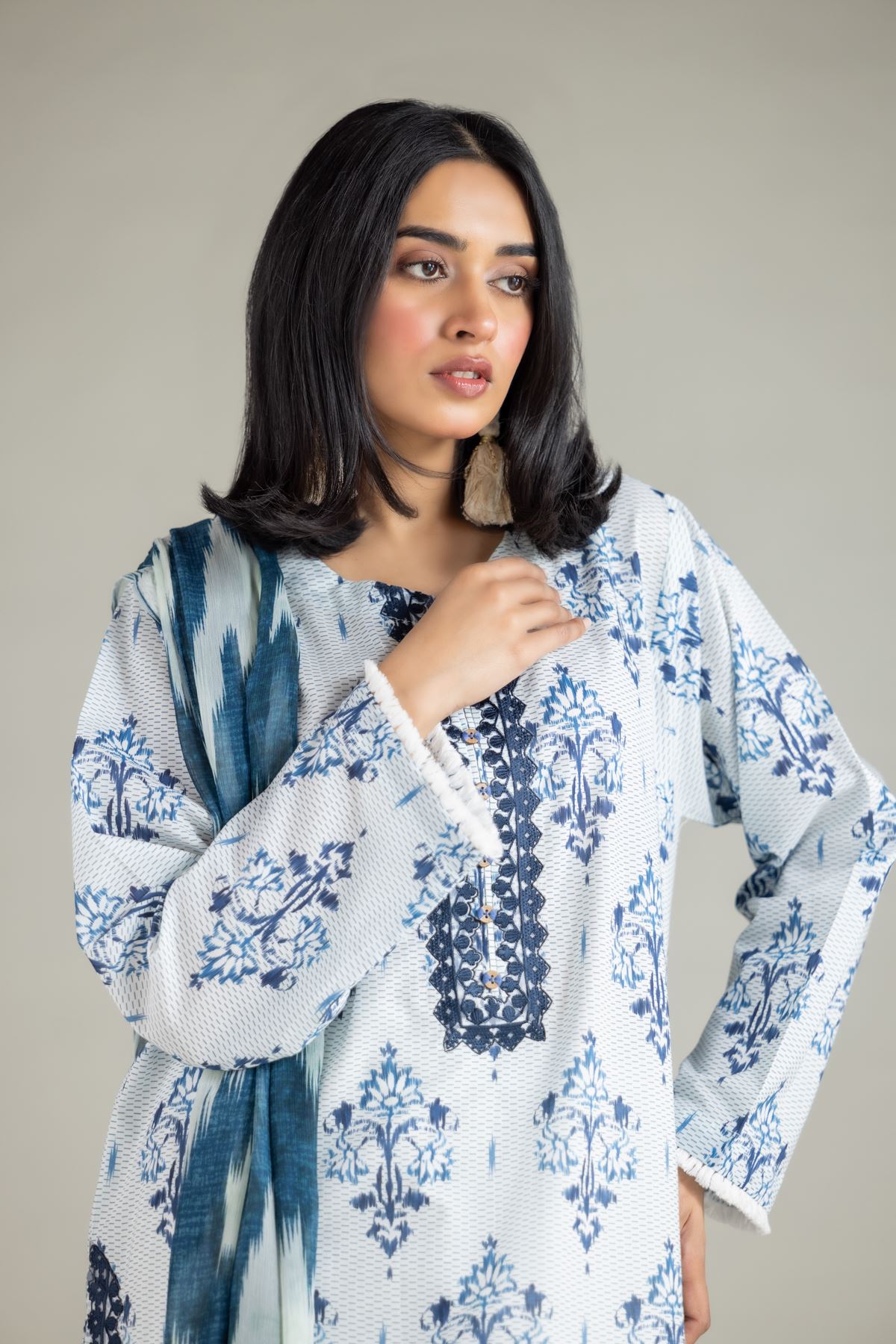 Embroidered Lawn Tailored Lawn Set - T-A22-26-117FC1-VG