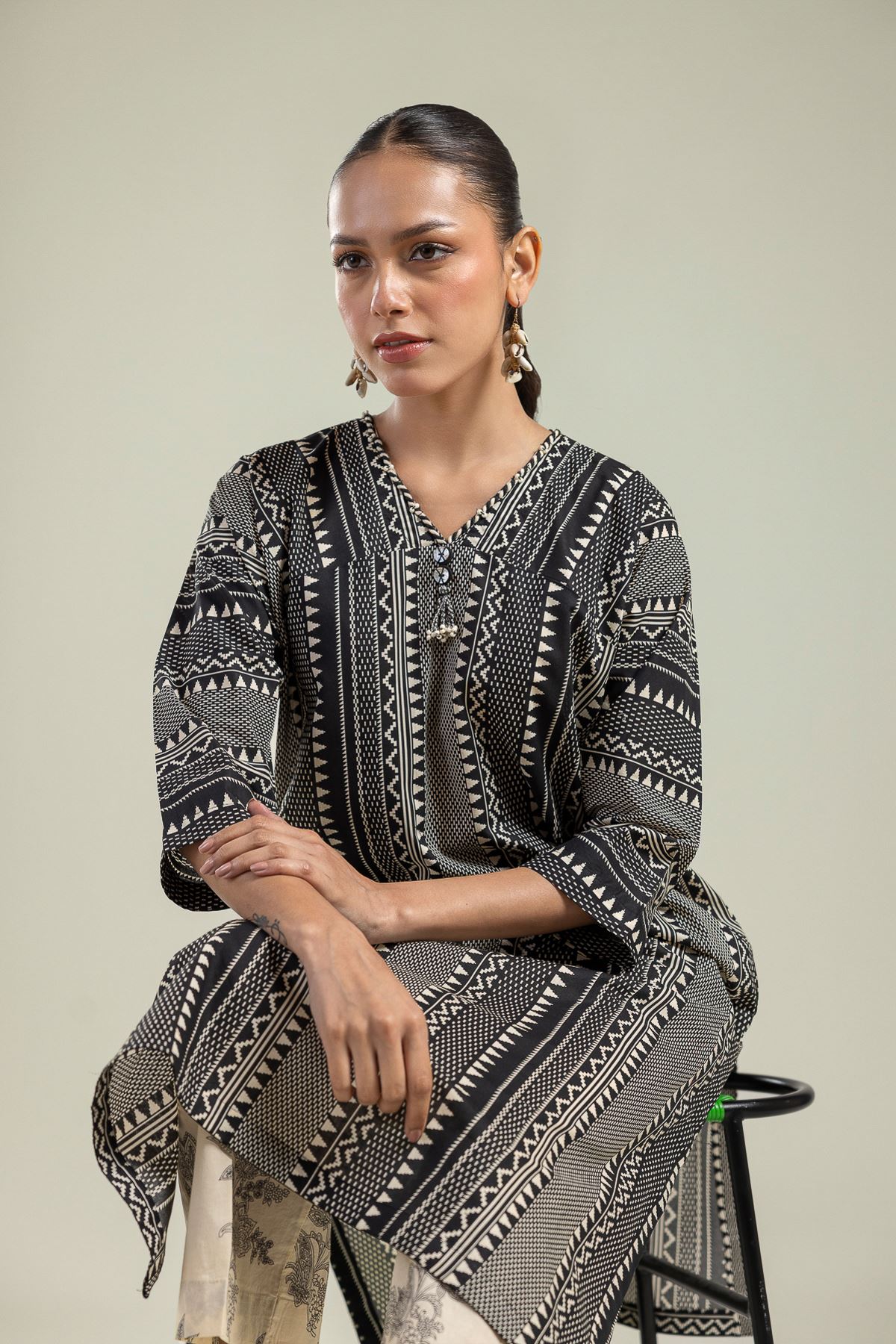 Printed Cambric Black V-Neck Kurta - 3-26-204-A-F1-VG
