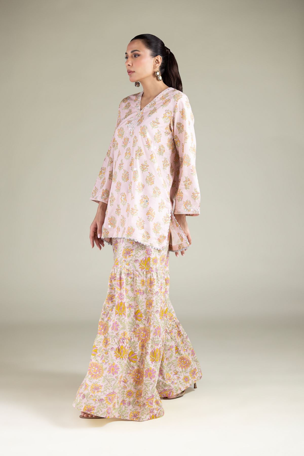 Embroidered Cotton Viscose Floral V-neck Kurta - 25-00-X2-08TB-VG