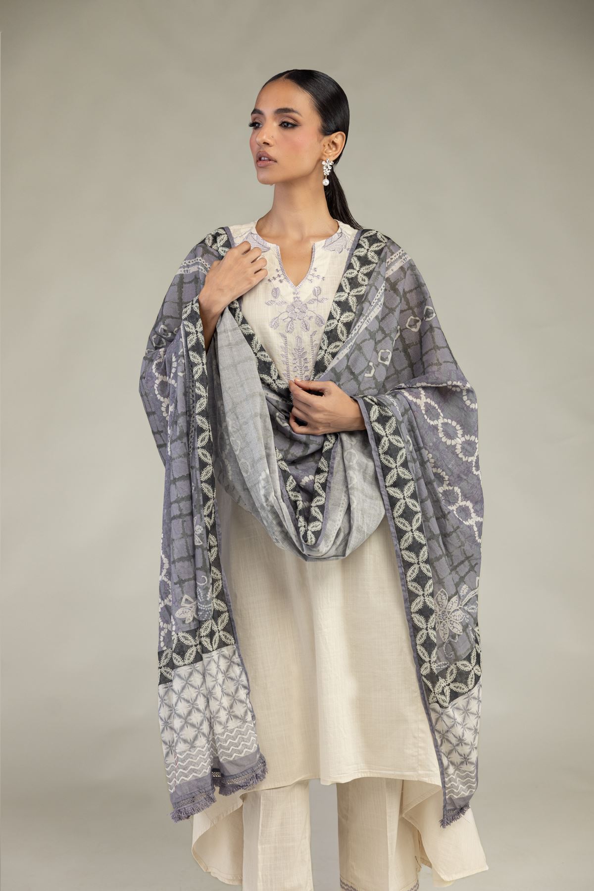 Textured Lawn Embroidered Gray Lawn Dupatta - 1-26-226-A-I1-VG
