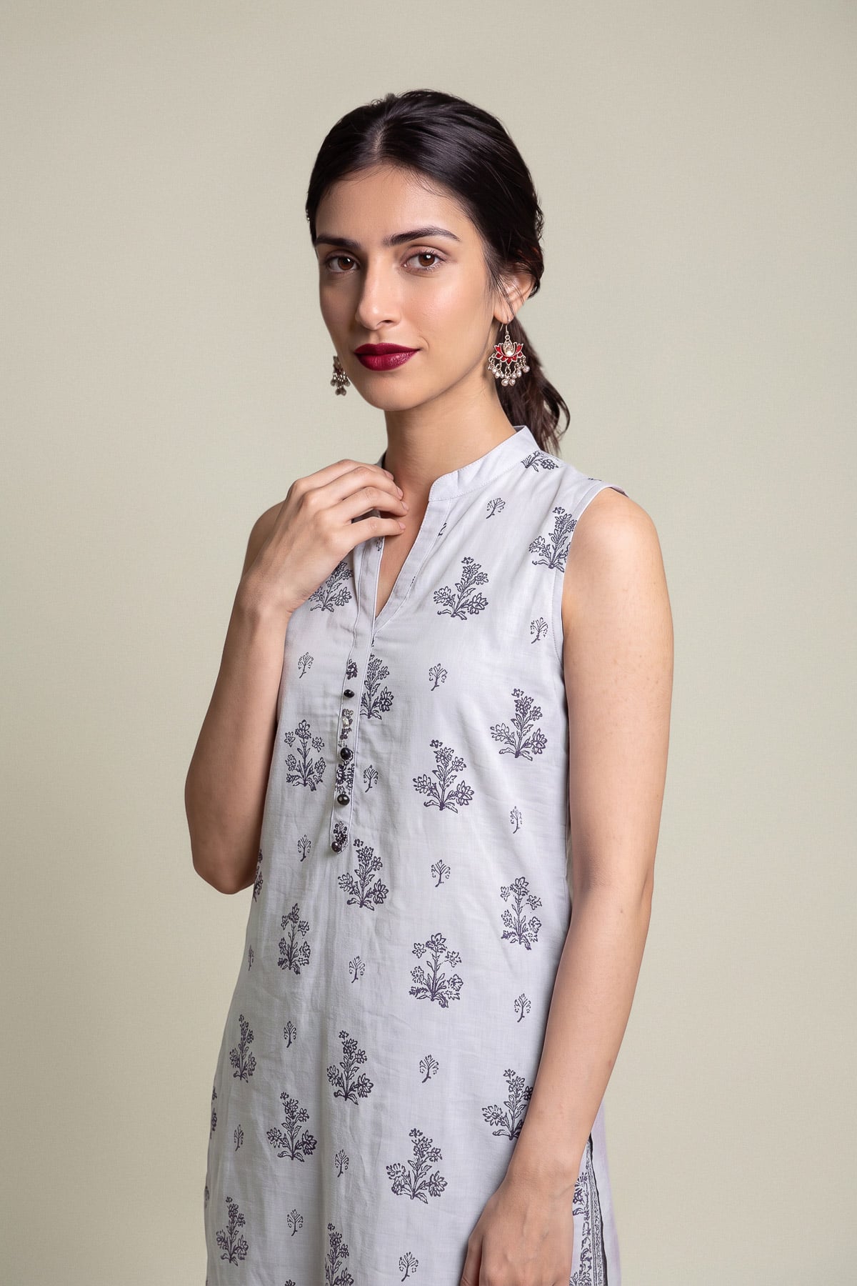 Embroidered Raw Silk Sleeveless V-Neck Kurta - 1-26-309-B-D1-VG