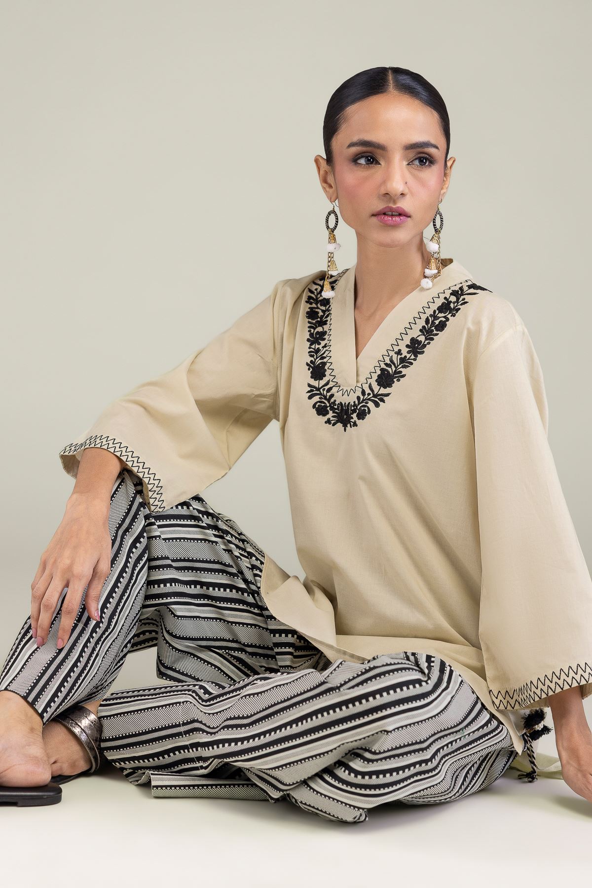 Embroidered Cambric Floral Cambric Kurta - T-A11-26-113FA1-VG