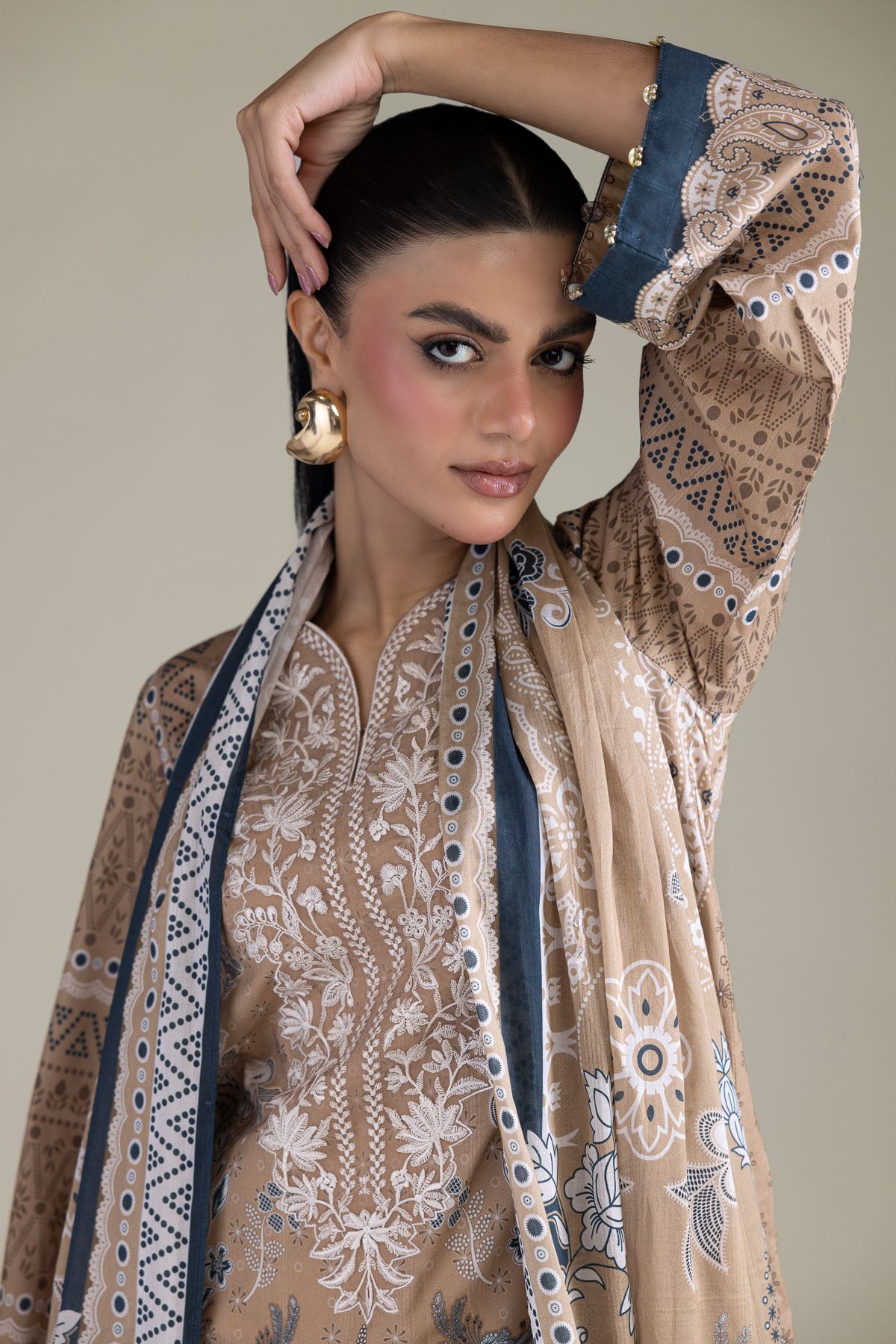 Embroidered Lawn Fabrics 3 Piece - A22-26-201FC1-VG