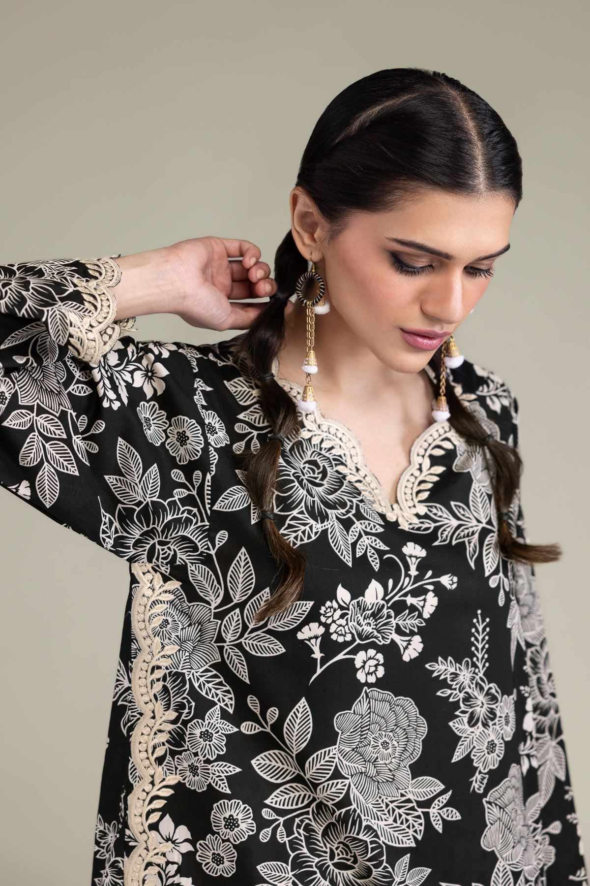 Embroidered Cambric Black Floral Kurta - 2-26-212-A-H1-VG