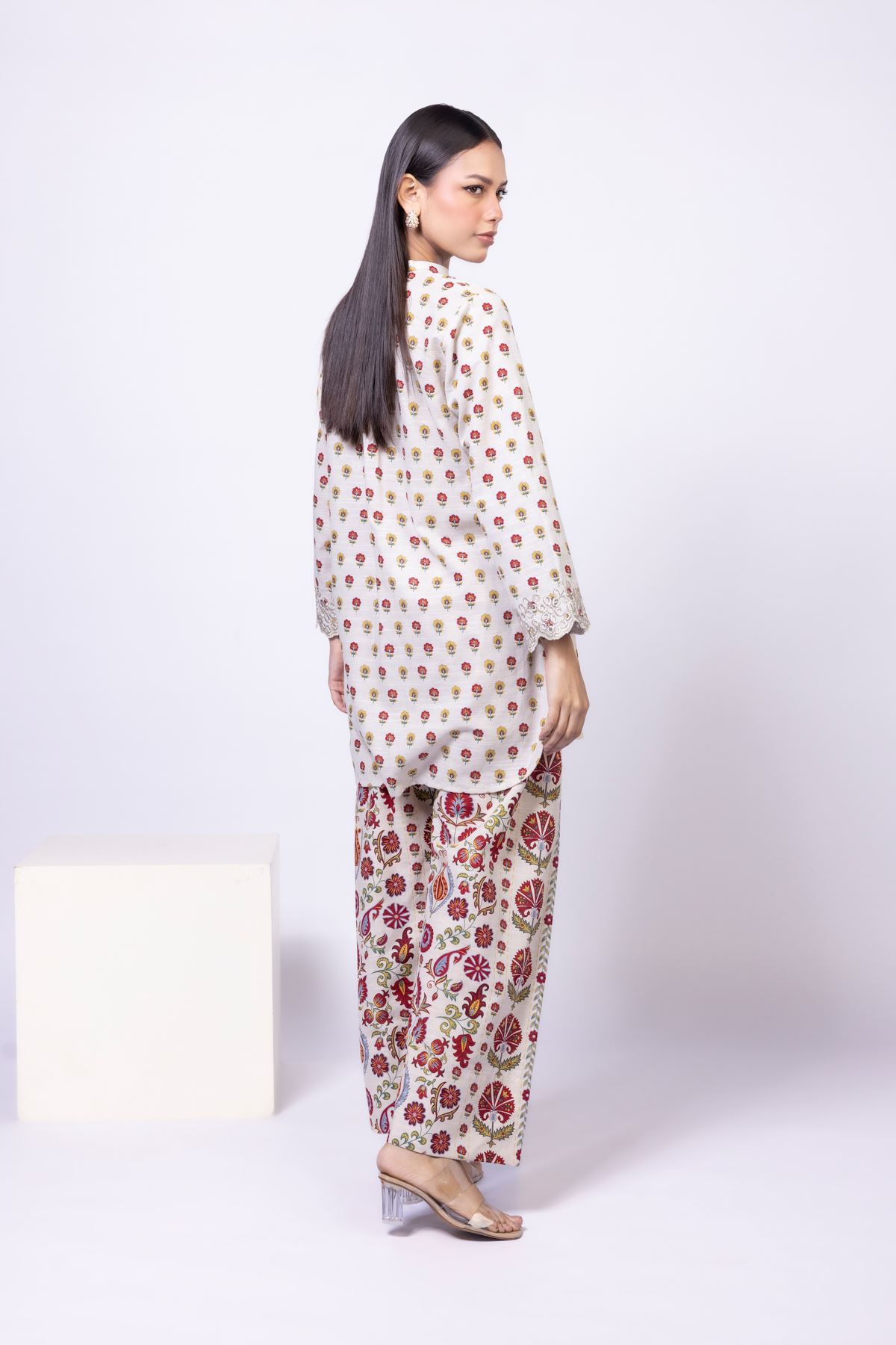 Embroidered Khaddar Kurta - 25-10-11E6-07TA-VG