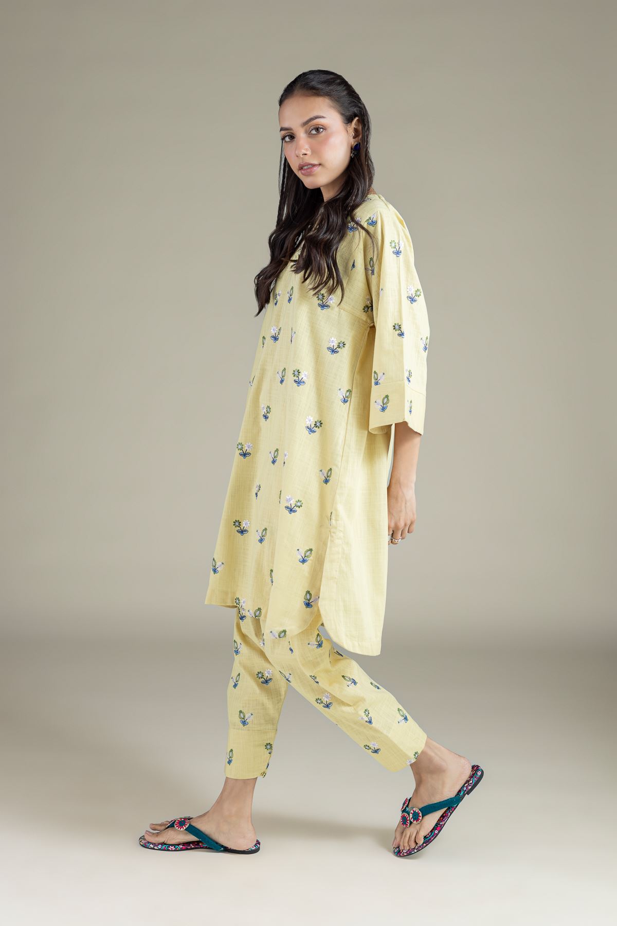 Embroidered Heavy Textured Cotton Kurta - 25-10-11E6-01TA-VG