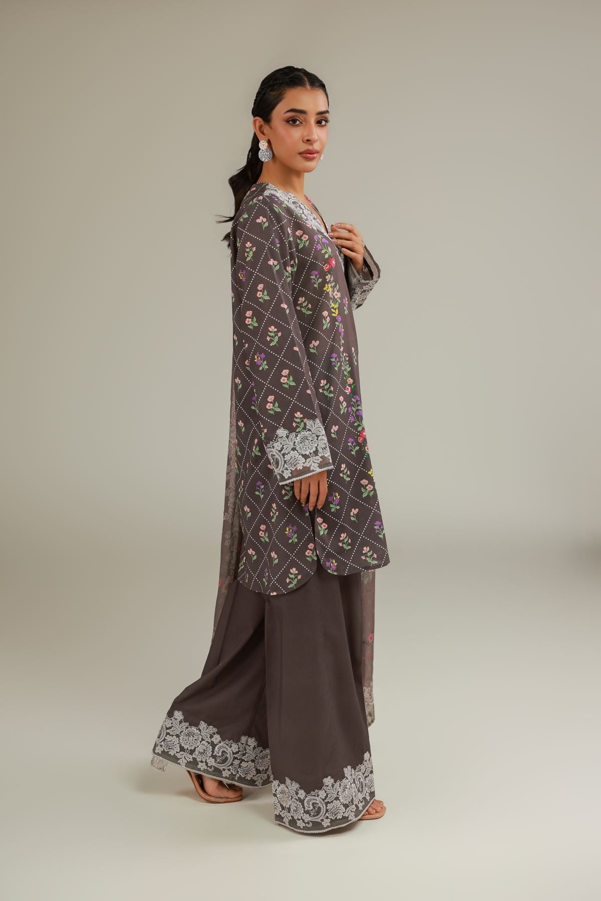 Embroidered Cambric Floral Cambric Tailored - T-A22-26-110FG1-VG