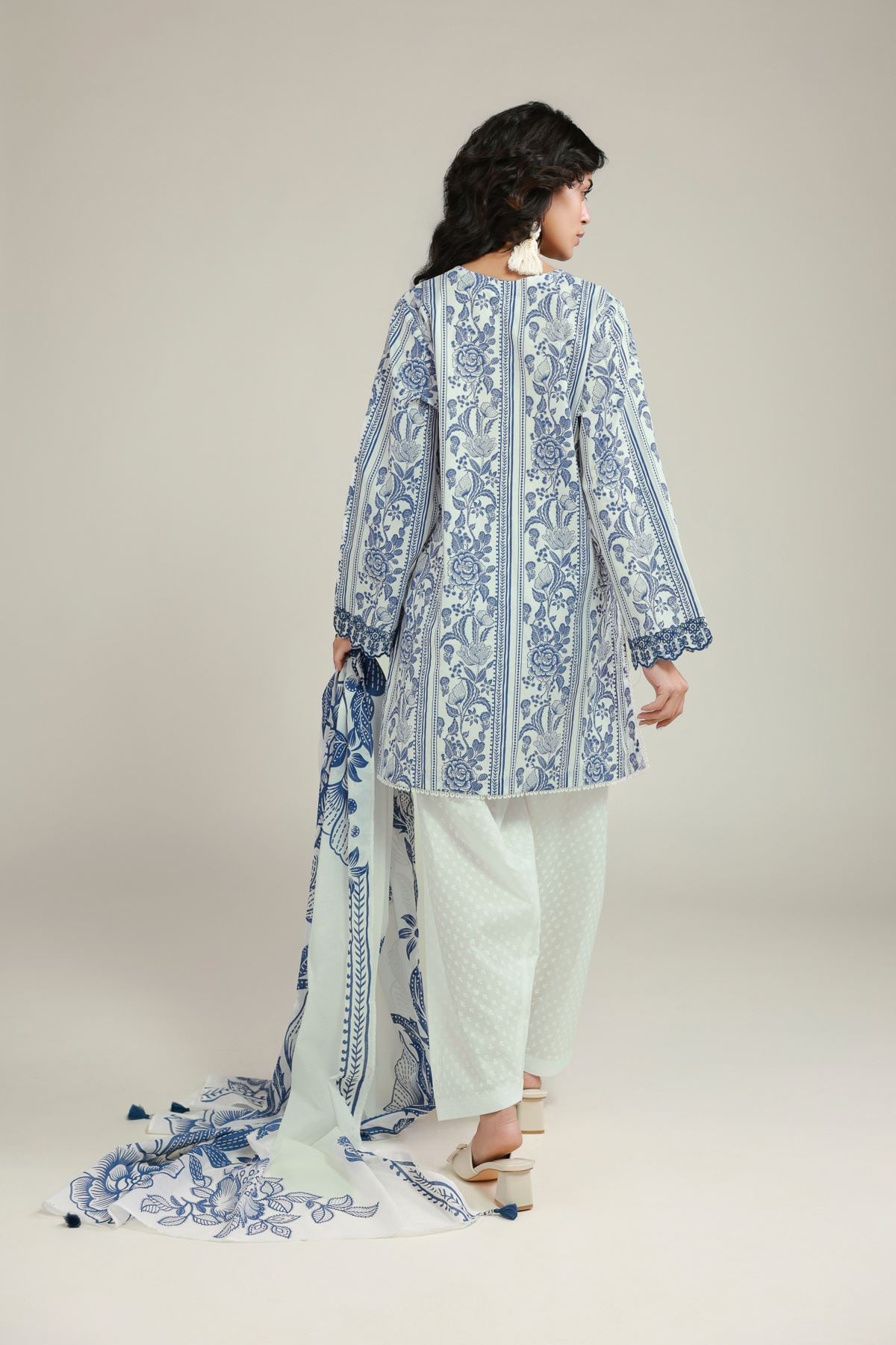 Embroidered Lawn 3-Piece Floral Suit - T-A22-26-102FG1-VG