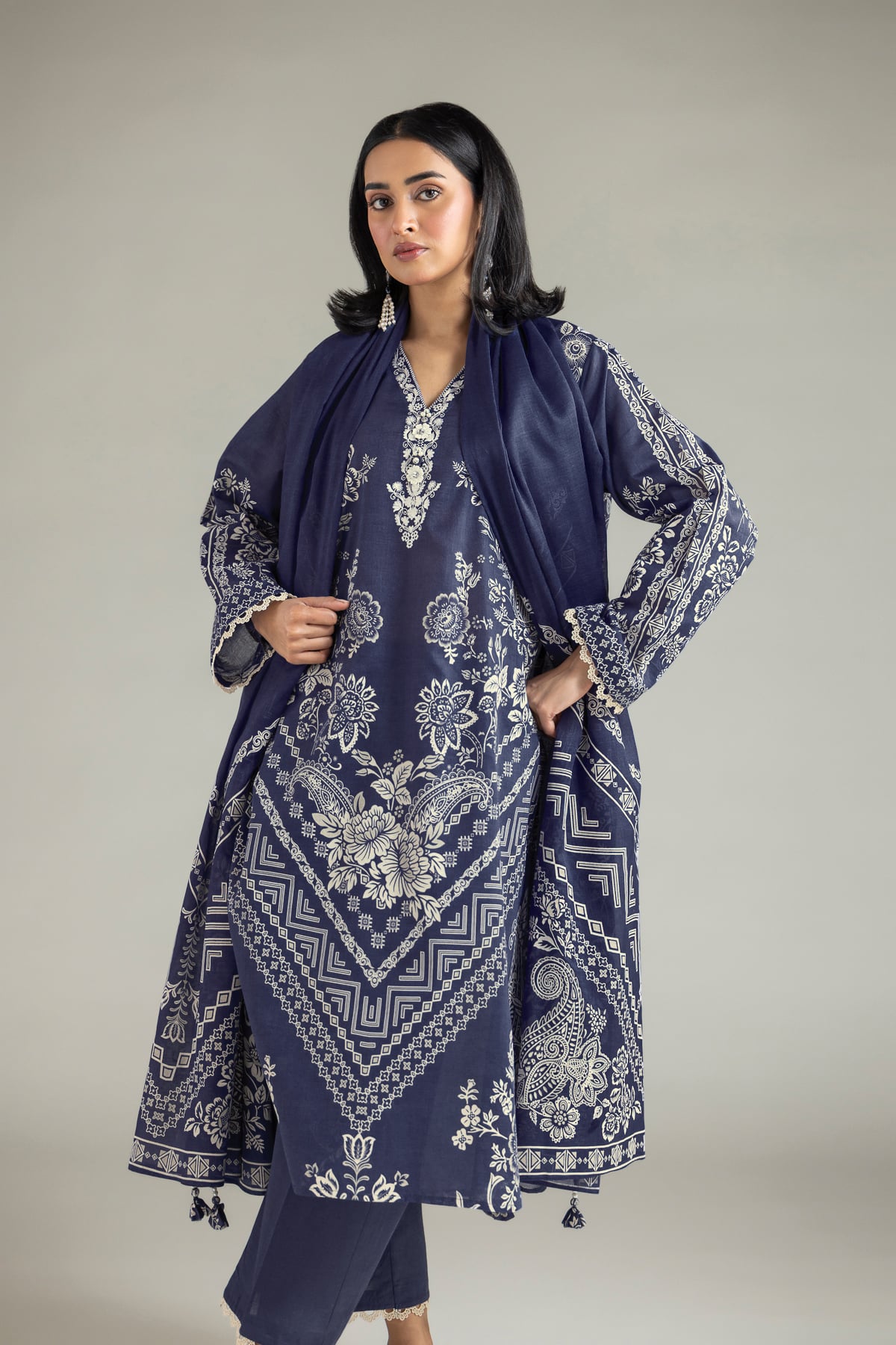 Embroidered Lawn Tailored Lawn 3-Piece - 26-02-1E13-08TA-VG
