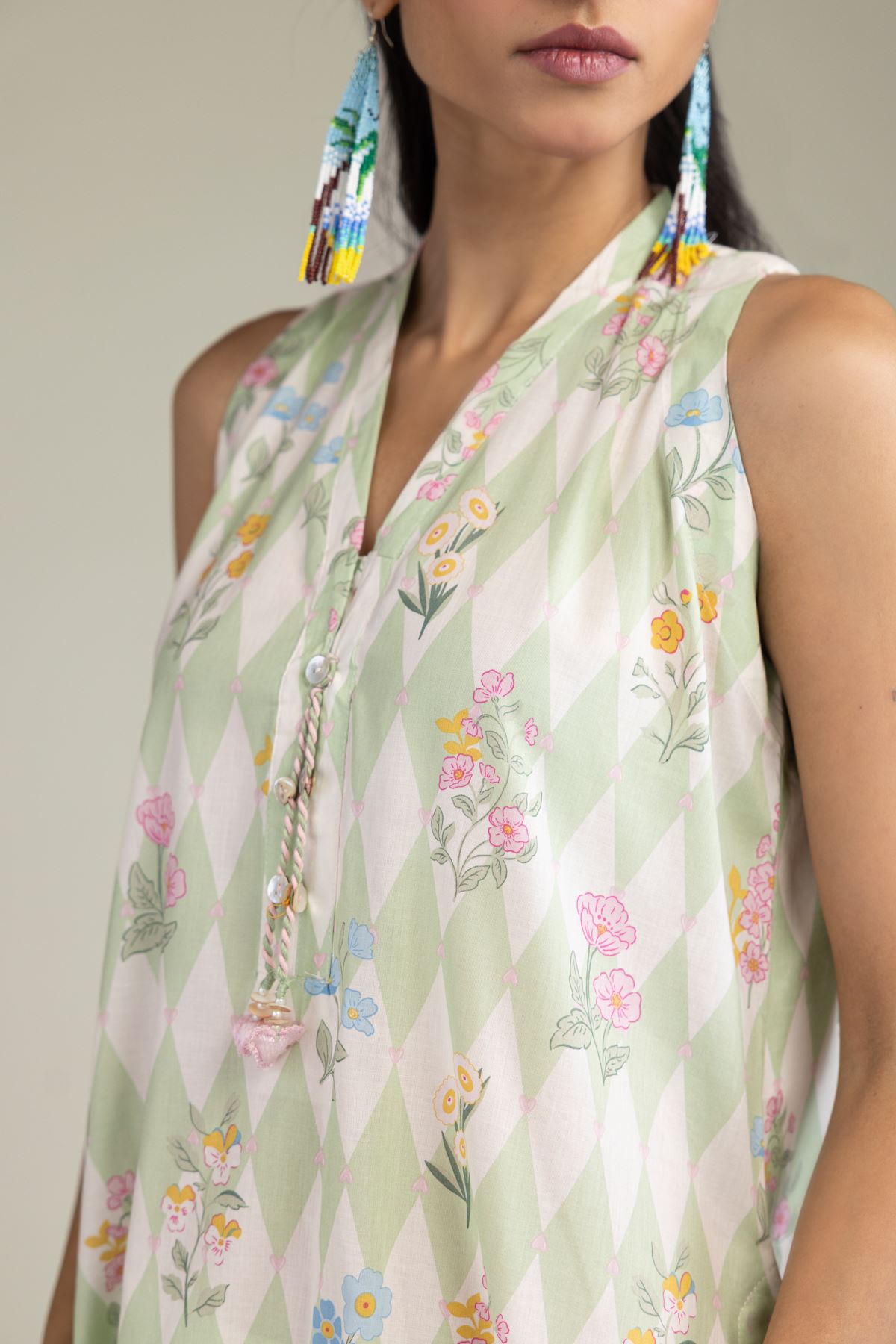 Printed Cambric Sleeveless Floral Kurta - 25-08-12E8-07TB-VG