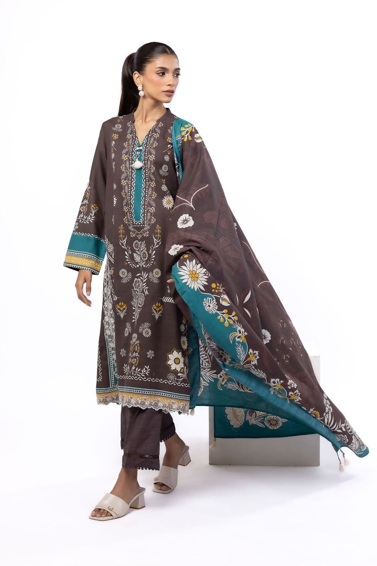 Embroidered Khaddar Fabrics 3 Piece - LKN66A-VG